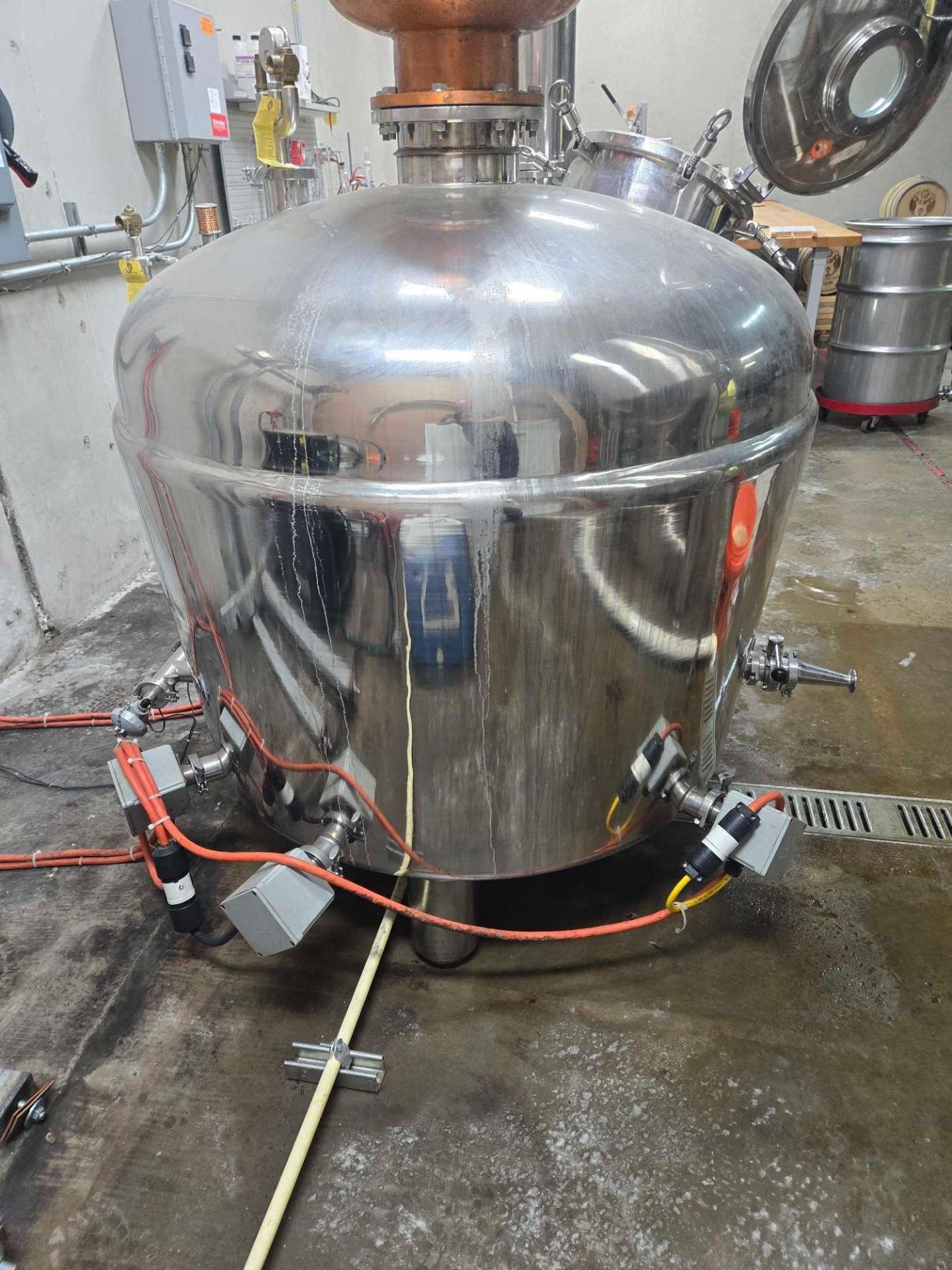 STAINLESS STEEL ELECTRIC POT STILL W/ COPPER ALEMBIC & CONDENSER APPROX. 300 GALLONS - Image 11 of 23