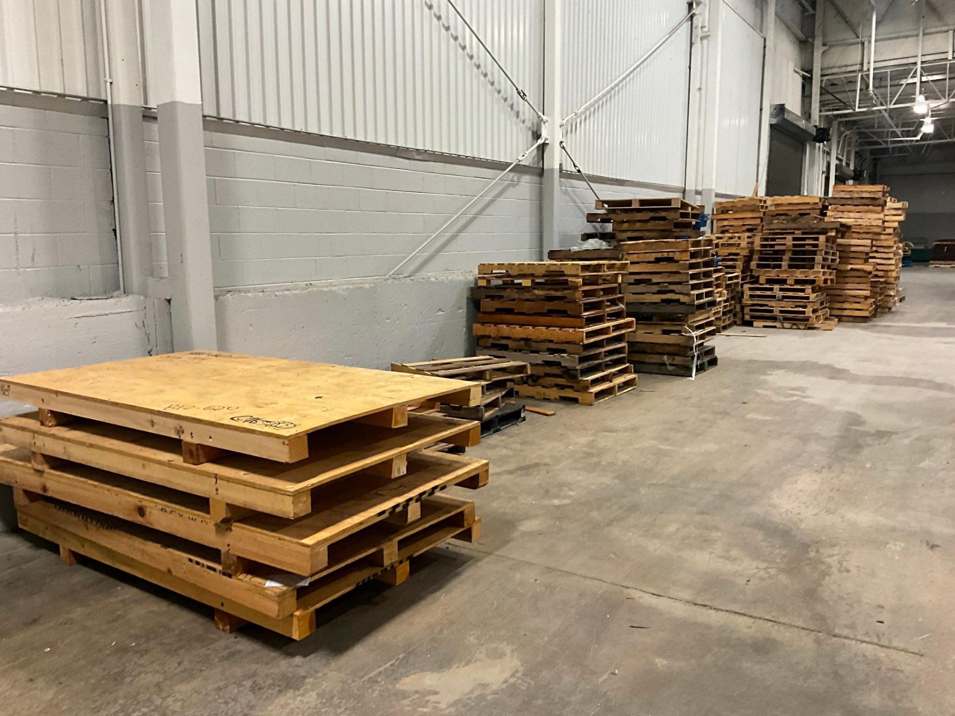 (78) 28" X 60" WOODEN PALLETS & 48" X 84" WOODEN PALLETS - Image 8 of 11