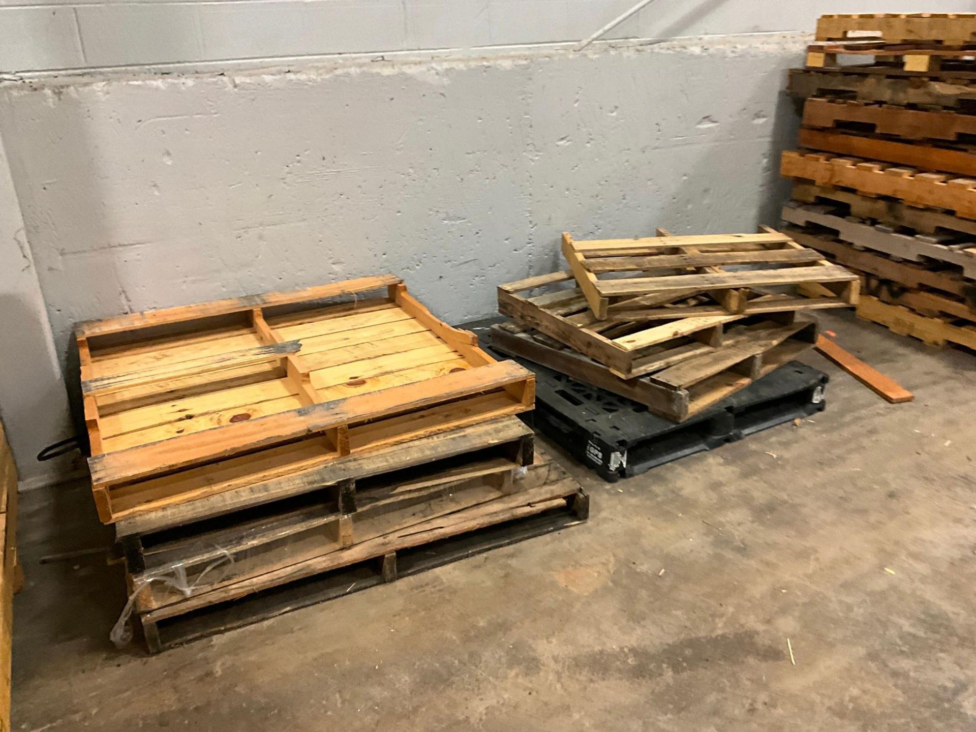 (78) 28" X 60" WOODEN PALLETS & 48" X 84" WOODEN PALLETS - Image 9 of 11