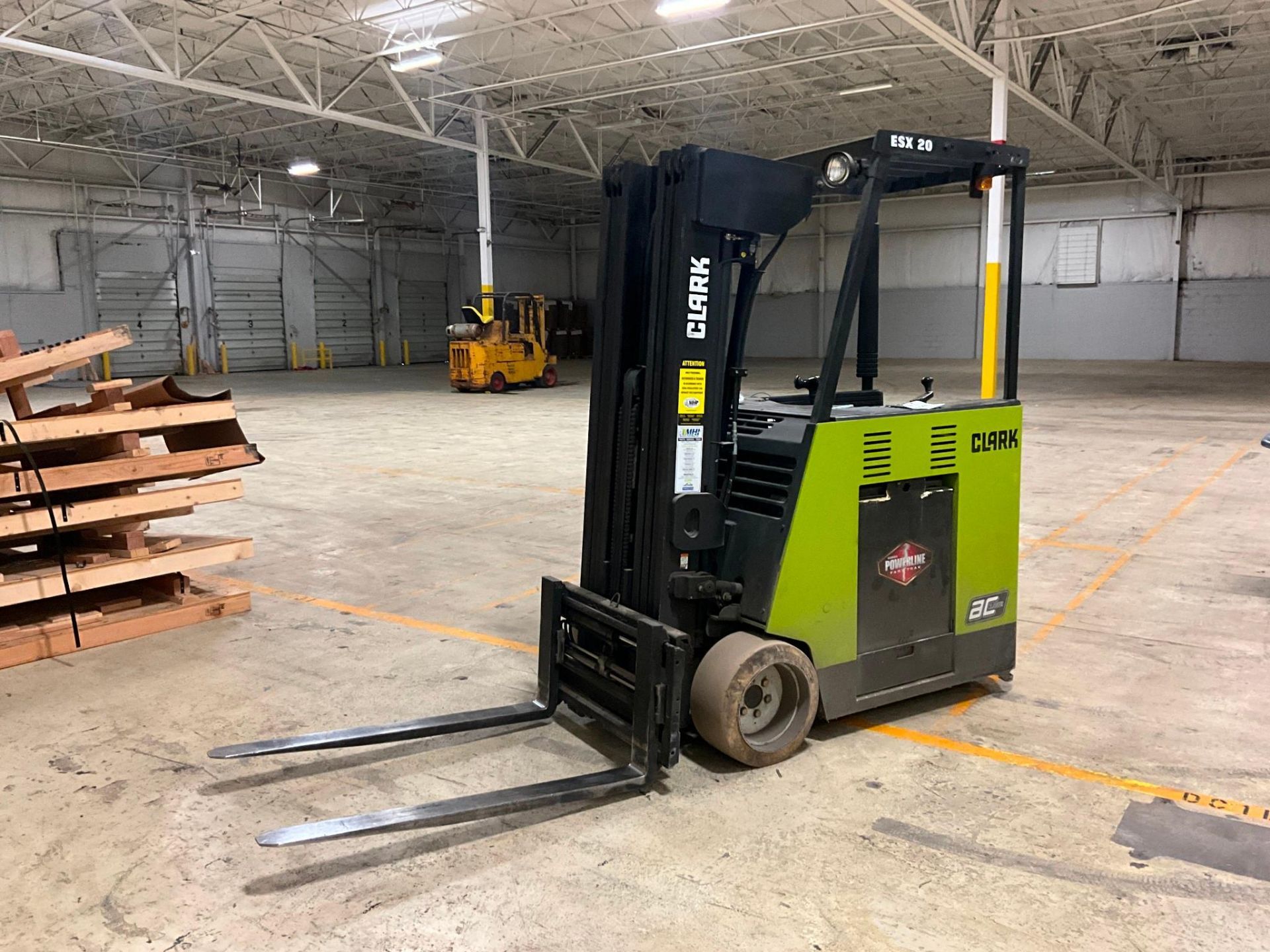CLARK ESX 20 2400 LBS ELECTRIC FORKLIFT - Image 2 of 10