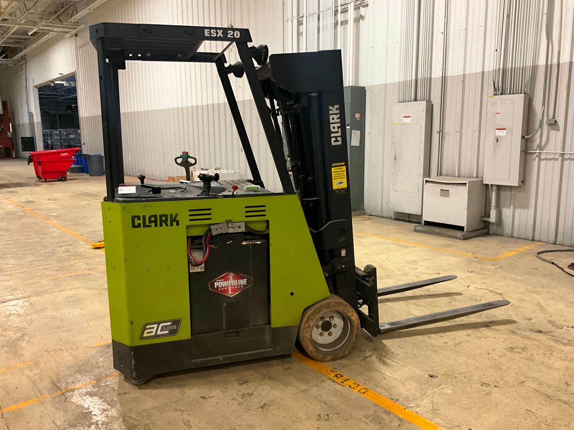 CLARK ESX 20 2400 LBS ELECTRIC FORKLIFT - Image 4 of 10