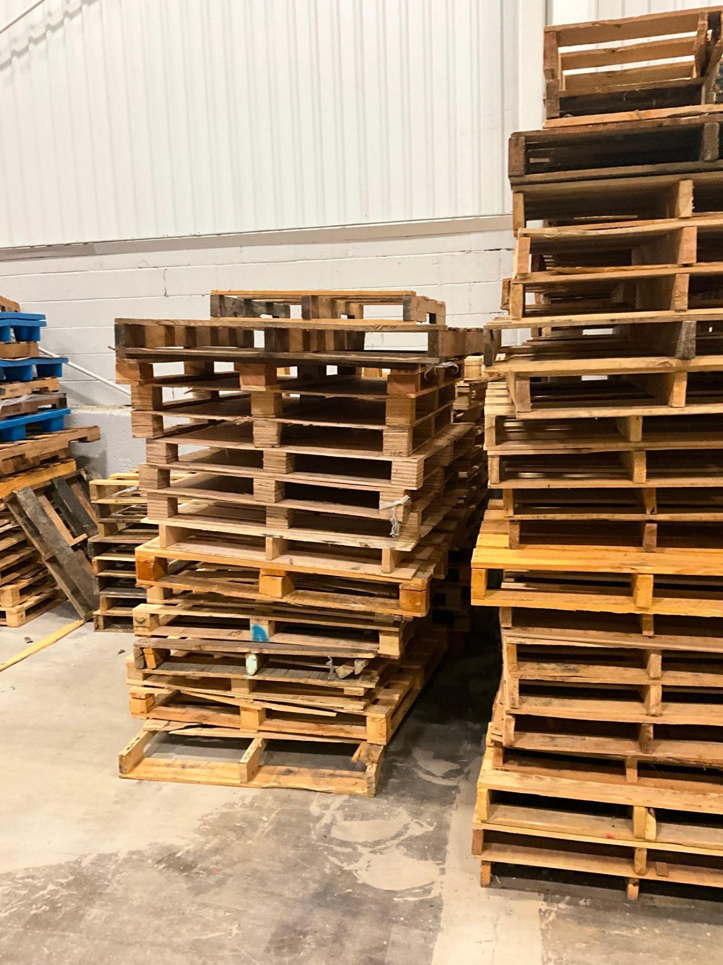 (78) 28" X 60" WOODEN PALLETS & 48" X 84" WOODEN PALLETS - Image 5 of 11