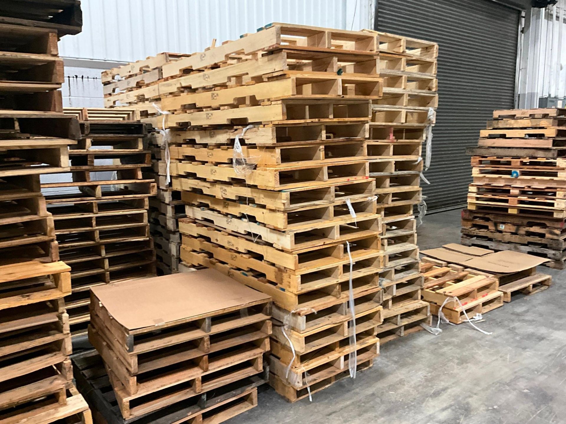 (78) 28" X 60" WOODEN PALLETS & 48" X 84" WOODEN PALLETS - Image 3 of 11