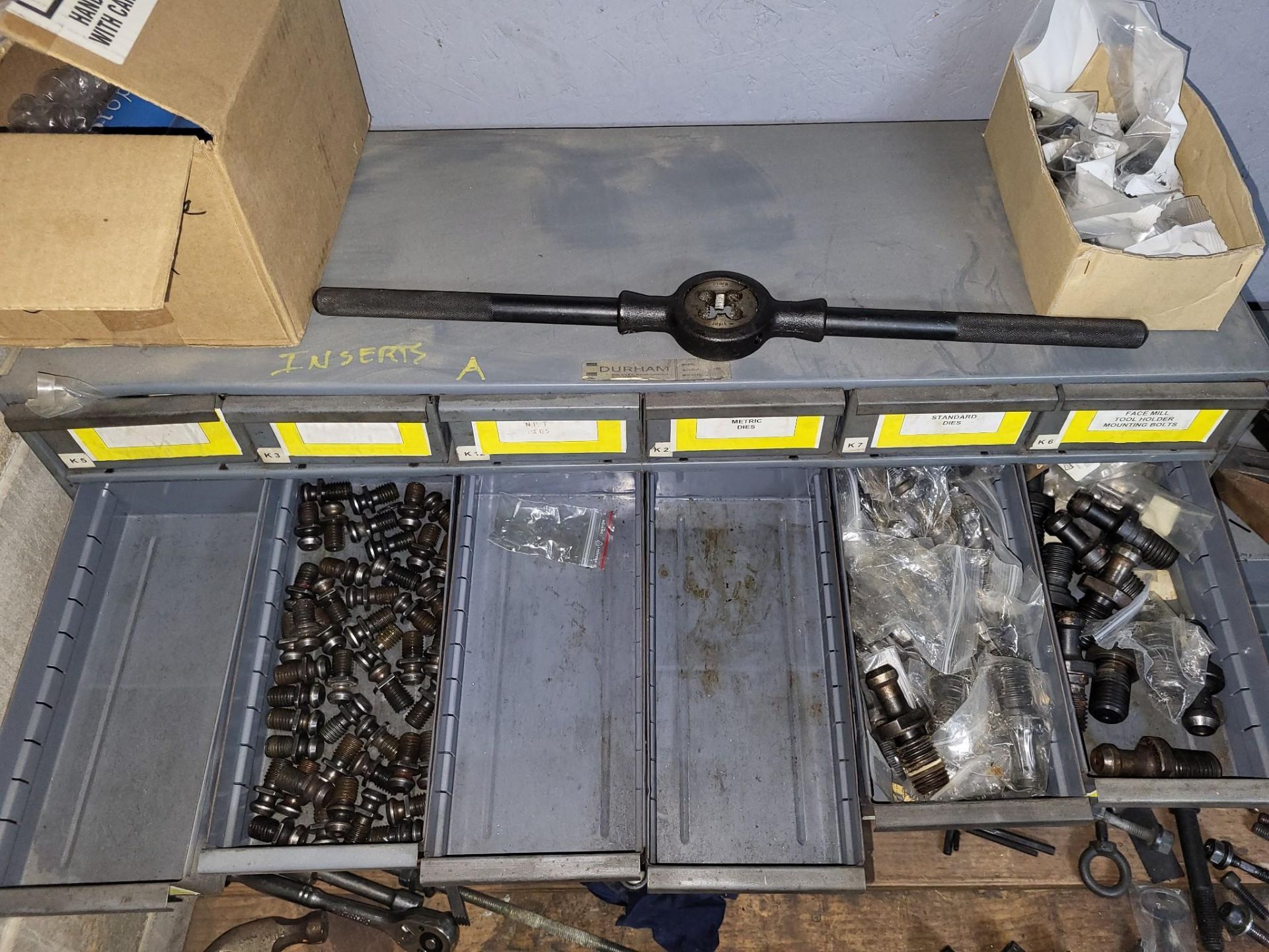 LARGE LOT OF MILLING TOOLS, TAPS, CARBIDE INSERTS, SETUP HARDWARE AND HAND TOOLS - Image 11 of 24