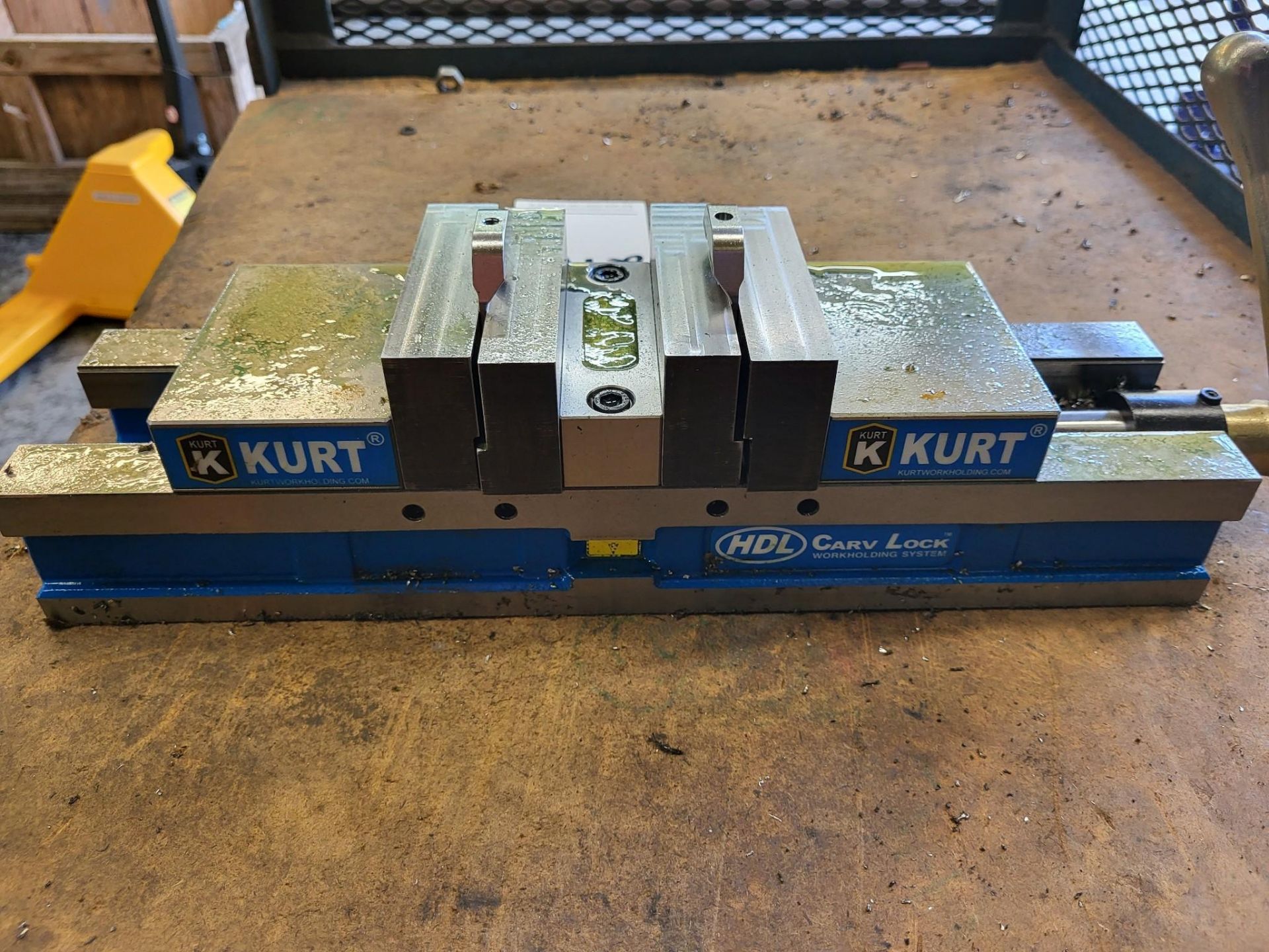 KURT HDL4 4" DOUBLE STATION VISE - Image 2 of 6