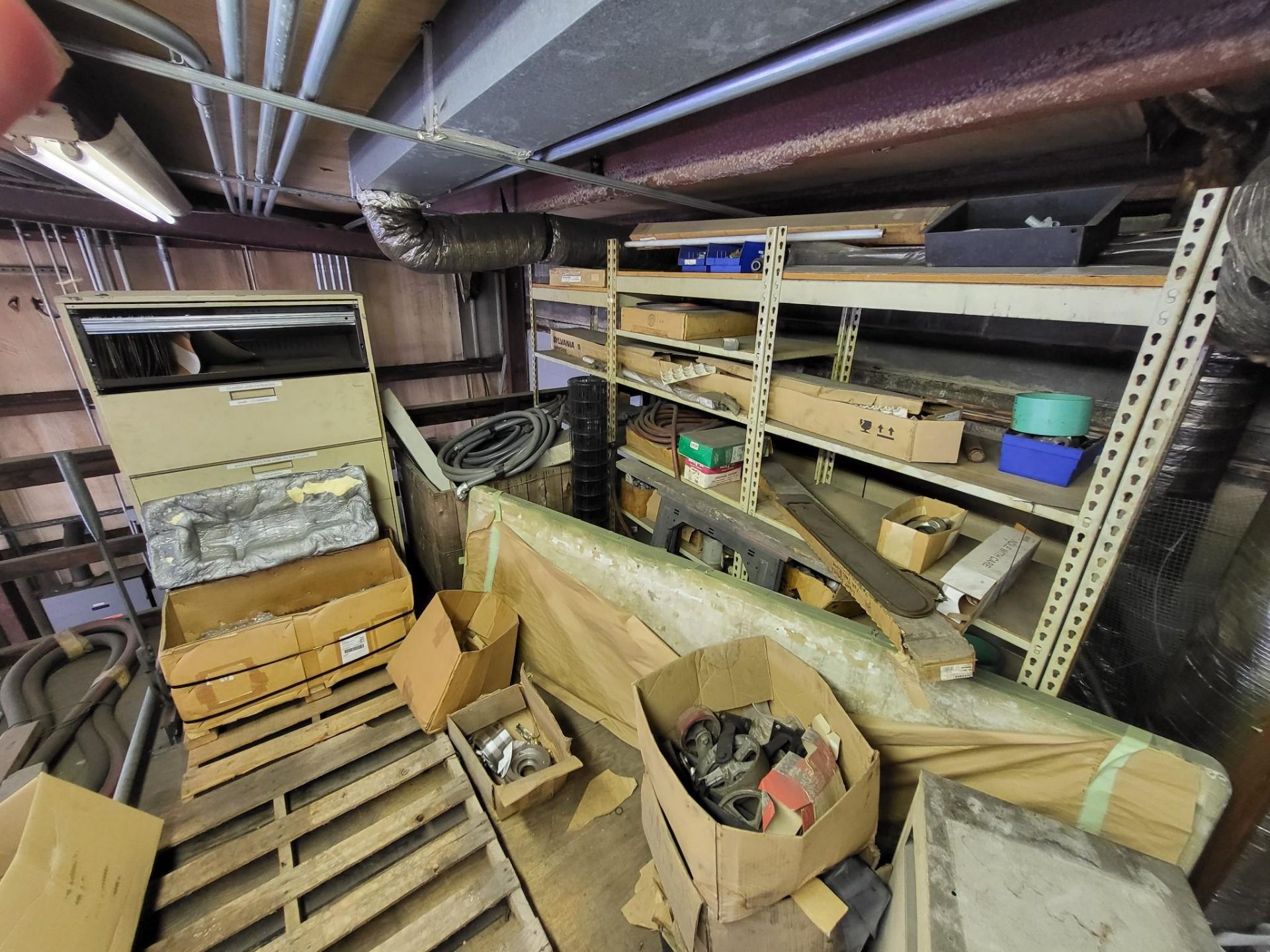 MAINTENANCE STORAGE ROOM COMPLETE CONTENTS - Image 4 of 13