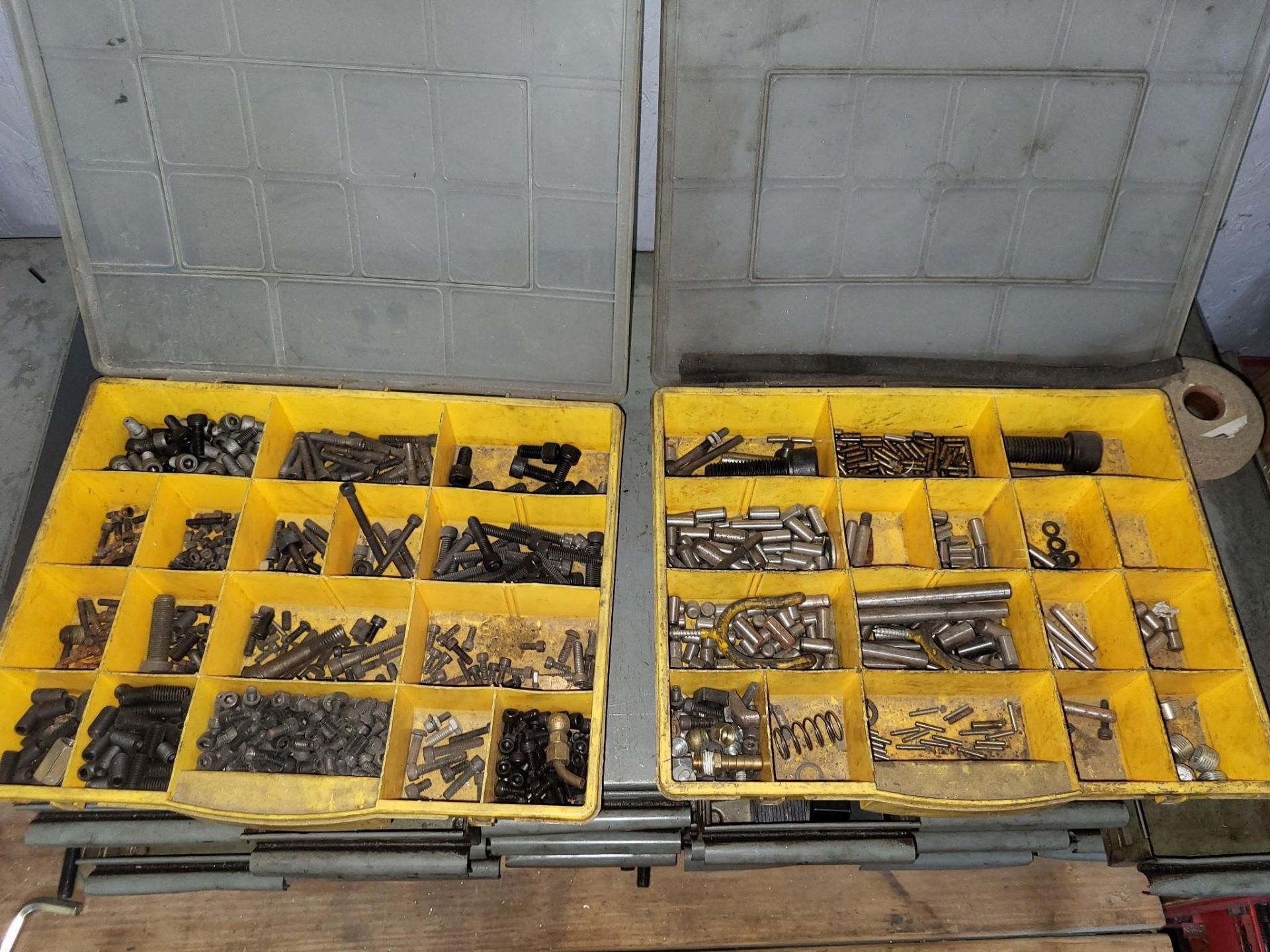 LARGE LOT OF MILLING TOOLS, TAPS, CARBIDE INSERTS, SETUP HARDWARE AND HAND TOOLS - Image 24 of 24