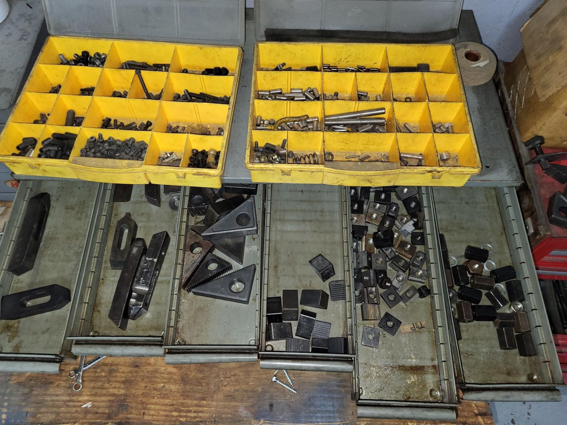 LARGE LOT OF MILLING TOOLS, TAPS, CARBIDE INSERTS, SETUP HARDWARE AND HAND TOOLS - Image 22 of 24