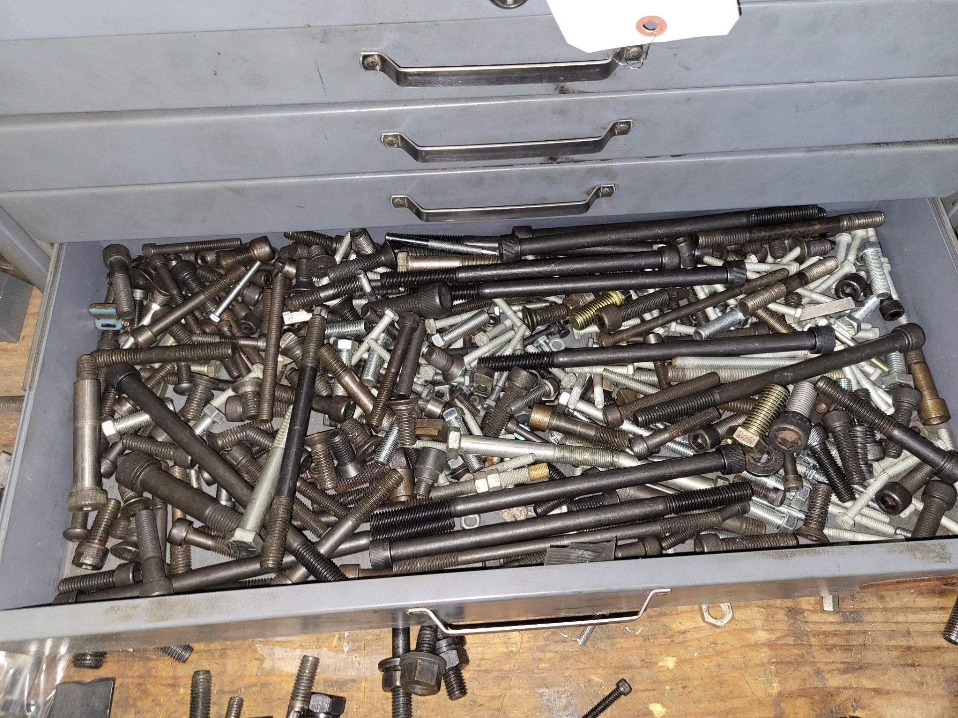 LARGE LOT OF MILLING TOOLS, TAPS, CARBIDE INSERTS, SETUP HARDWARE AND HAND TOOLS - Image 20 of 24
