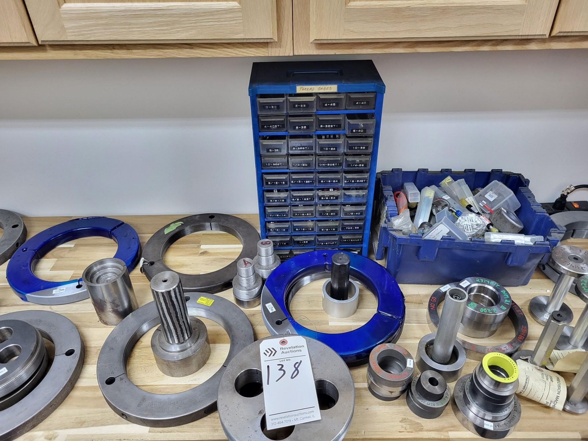 LARGE LOT OF THREAD AND RING AND PLUG GAGES, WITH TOOLBOX - Image 5 of 14