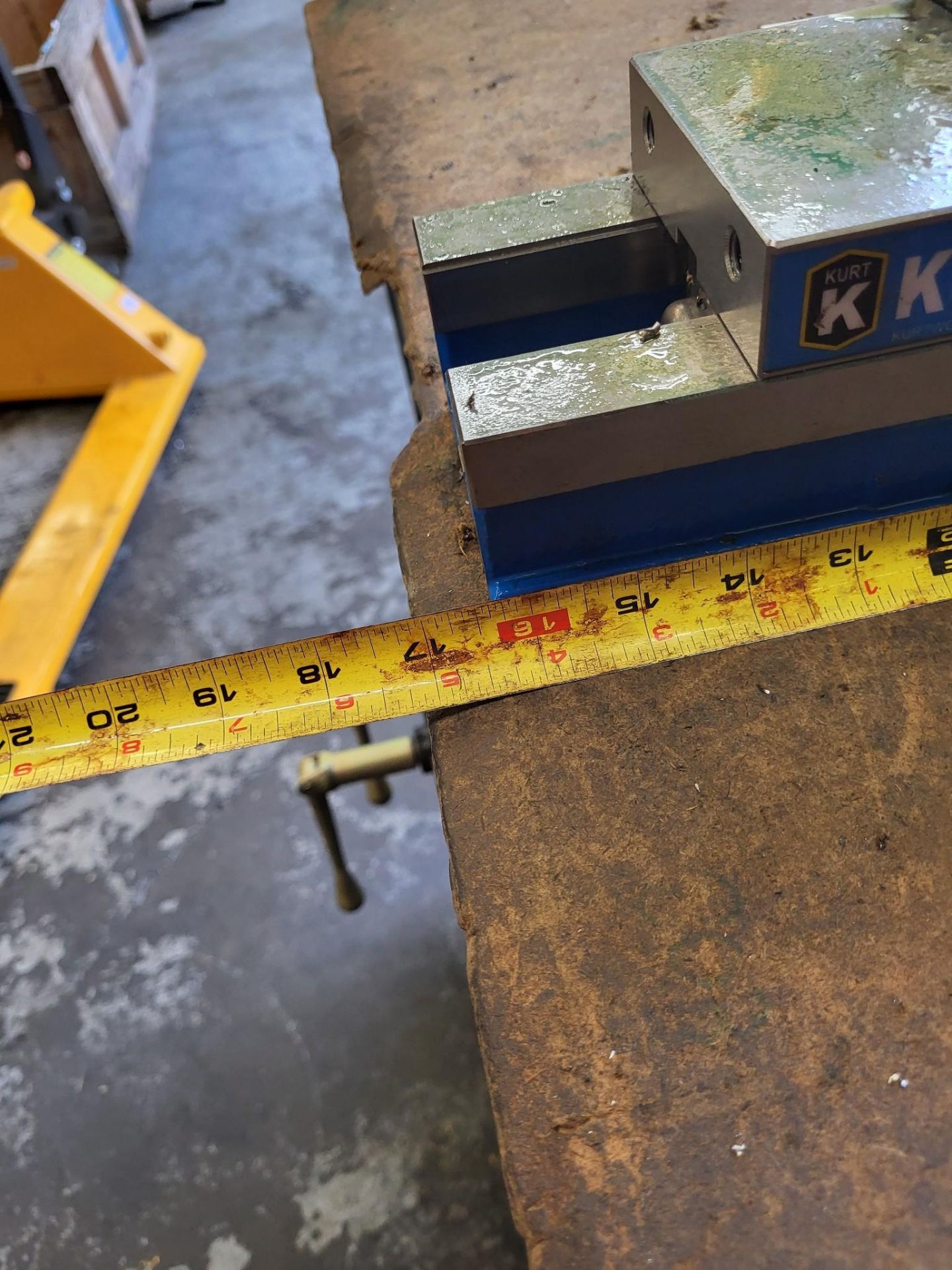 KURT HDL4 4" DOUBLE STATION VISE - Image 4 of 6