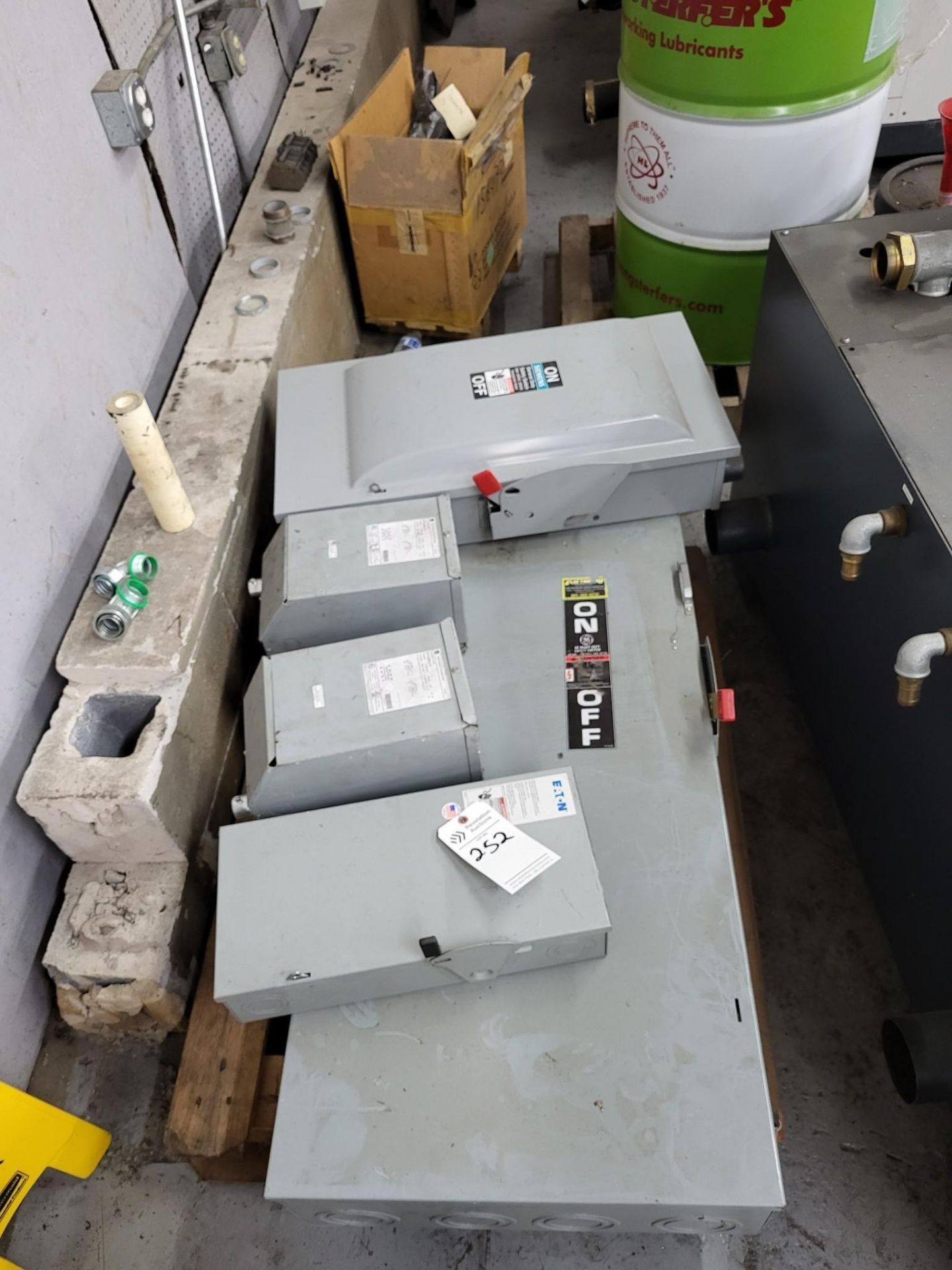 (3) SAFETY SWITCHES - EATON, SIEMENS, GE & (2) GE BUCK BOOSTER TRANSFORMER