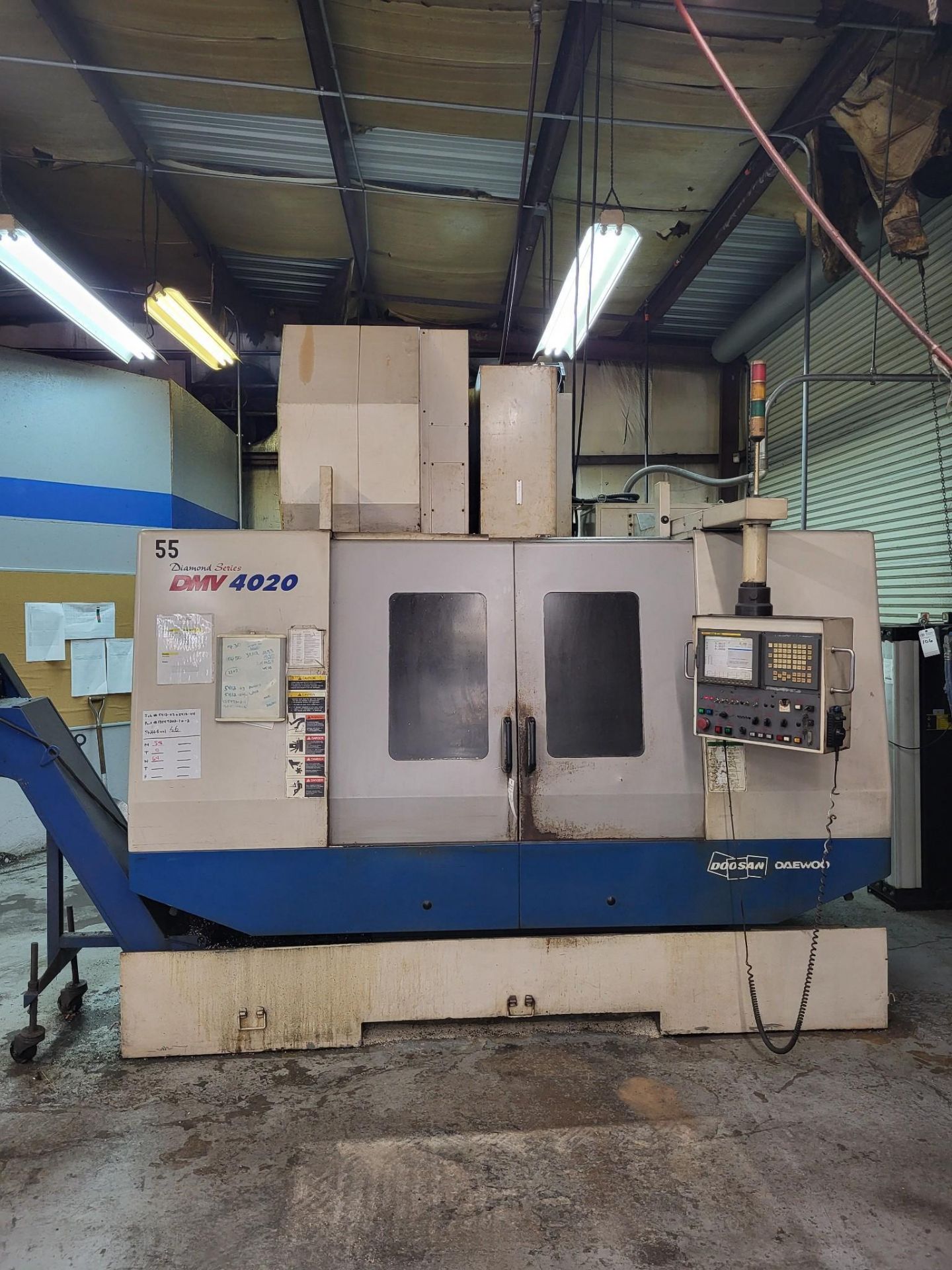 DAEWOO DMV 4020 VERTICAL MACHINING CENTER W/ FANUC 21I-MB CONTROL