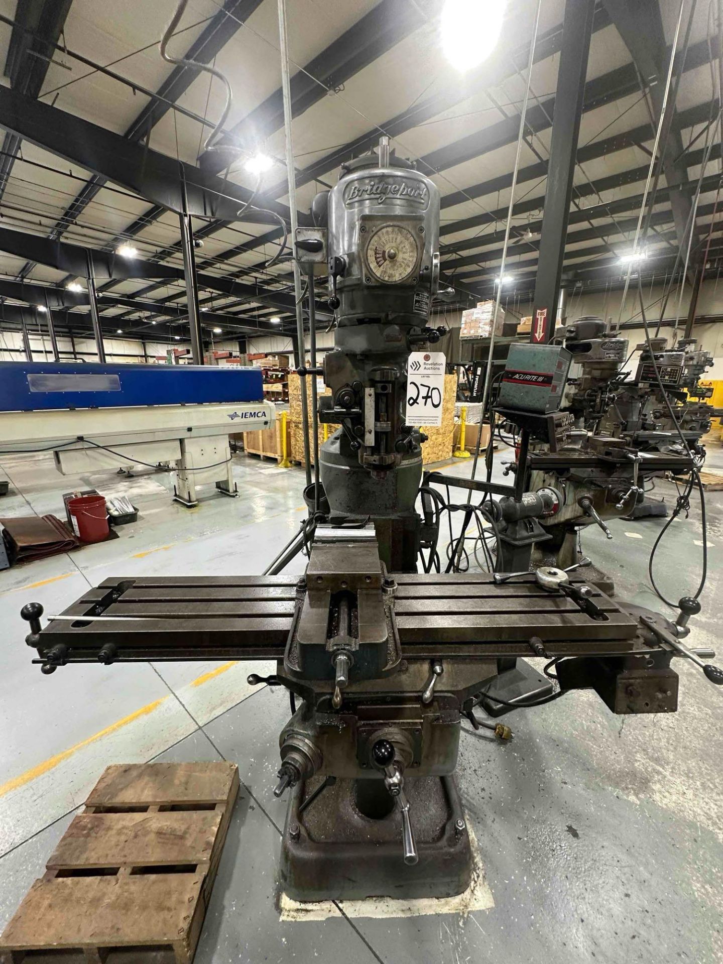 BRIDGEPORT KNEE MILL WITH DRO AND VISE