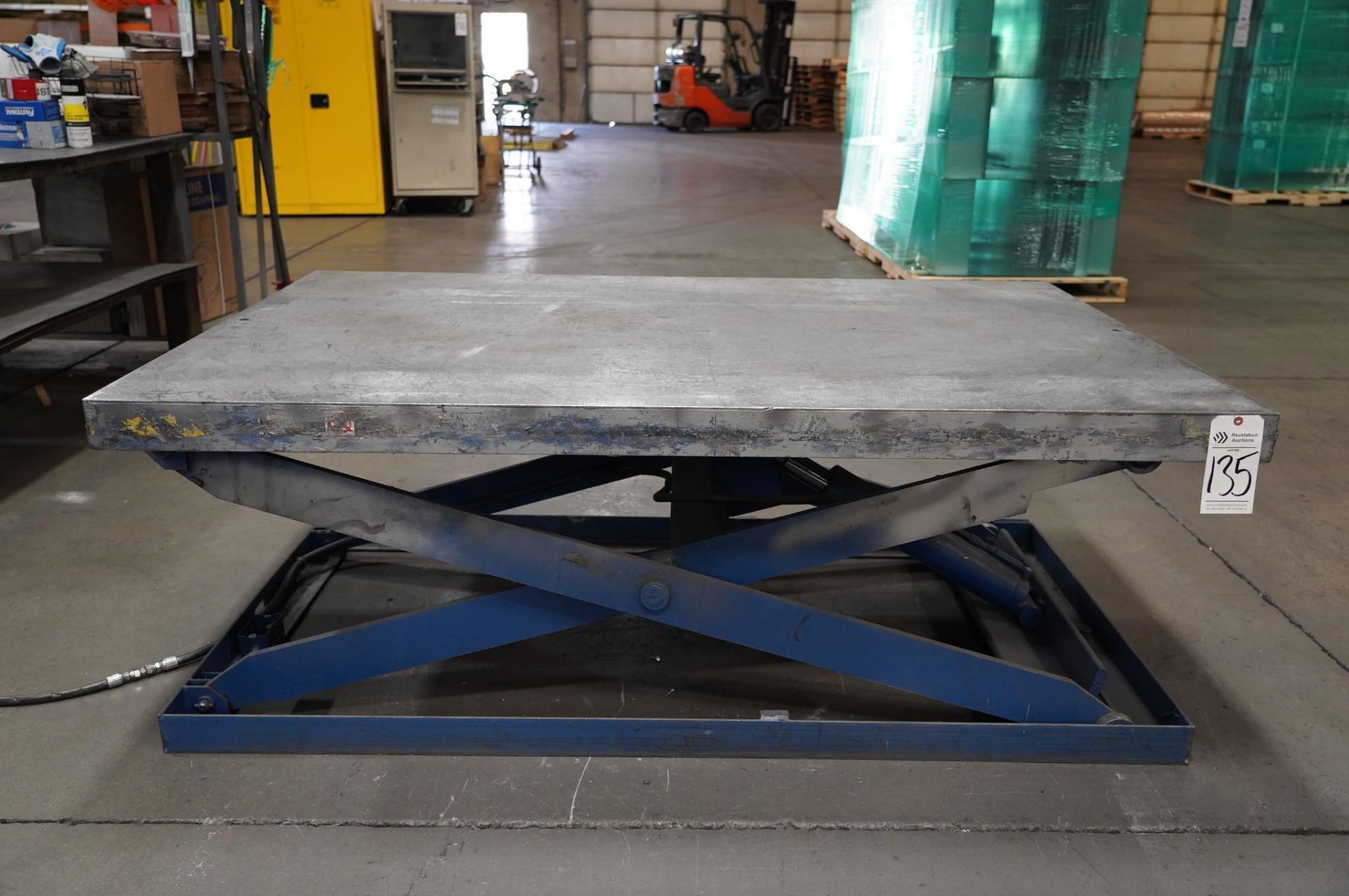 BLUE GIANT HYDRAULIC LIFT TABLE