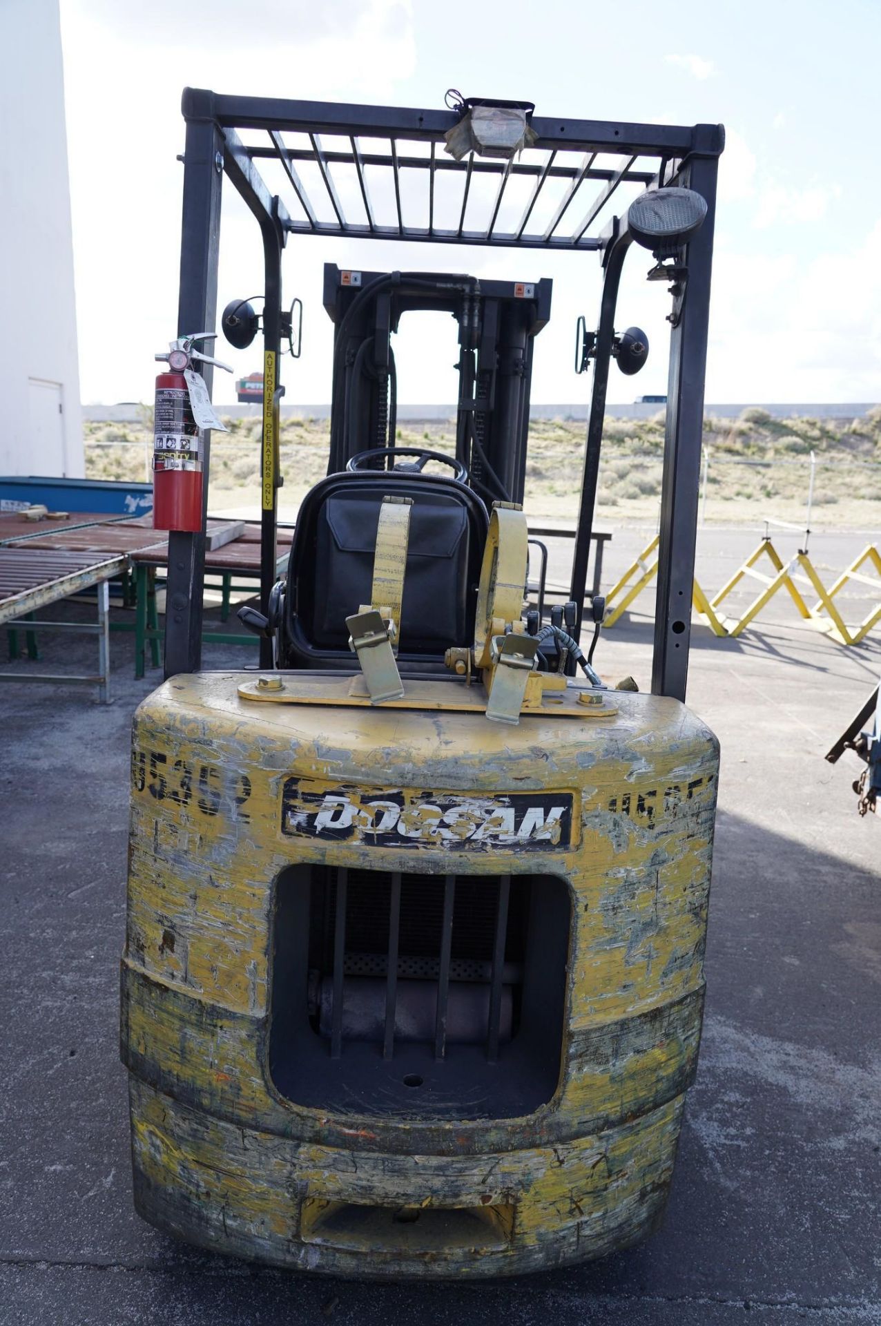 DAEWOO GC30E 5,000 LBS. CAPACITY FORKLIFT - Image 5 of 14