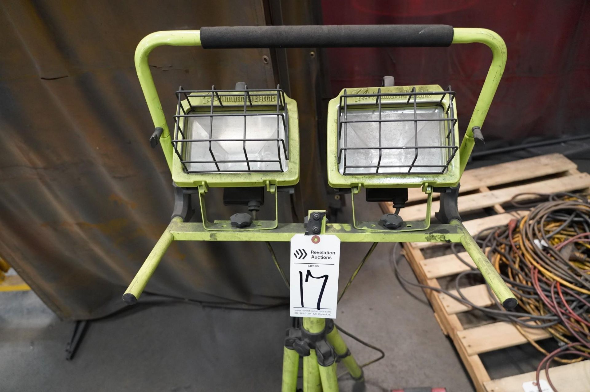 (2) COMMERCIAL ELECTRIC WORK LIGHTS - Image 3 of 4