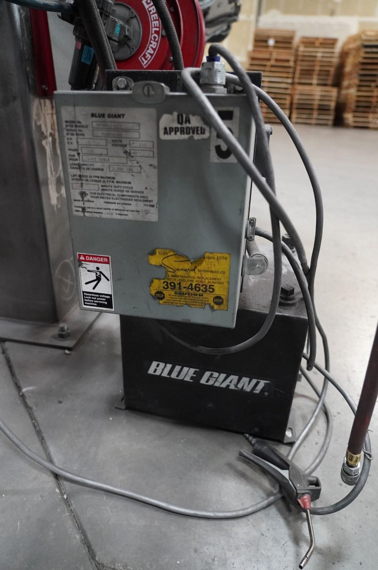 BLUE GIANT HYDRAULIC LIFT TABLE - Image 7 of 8