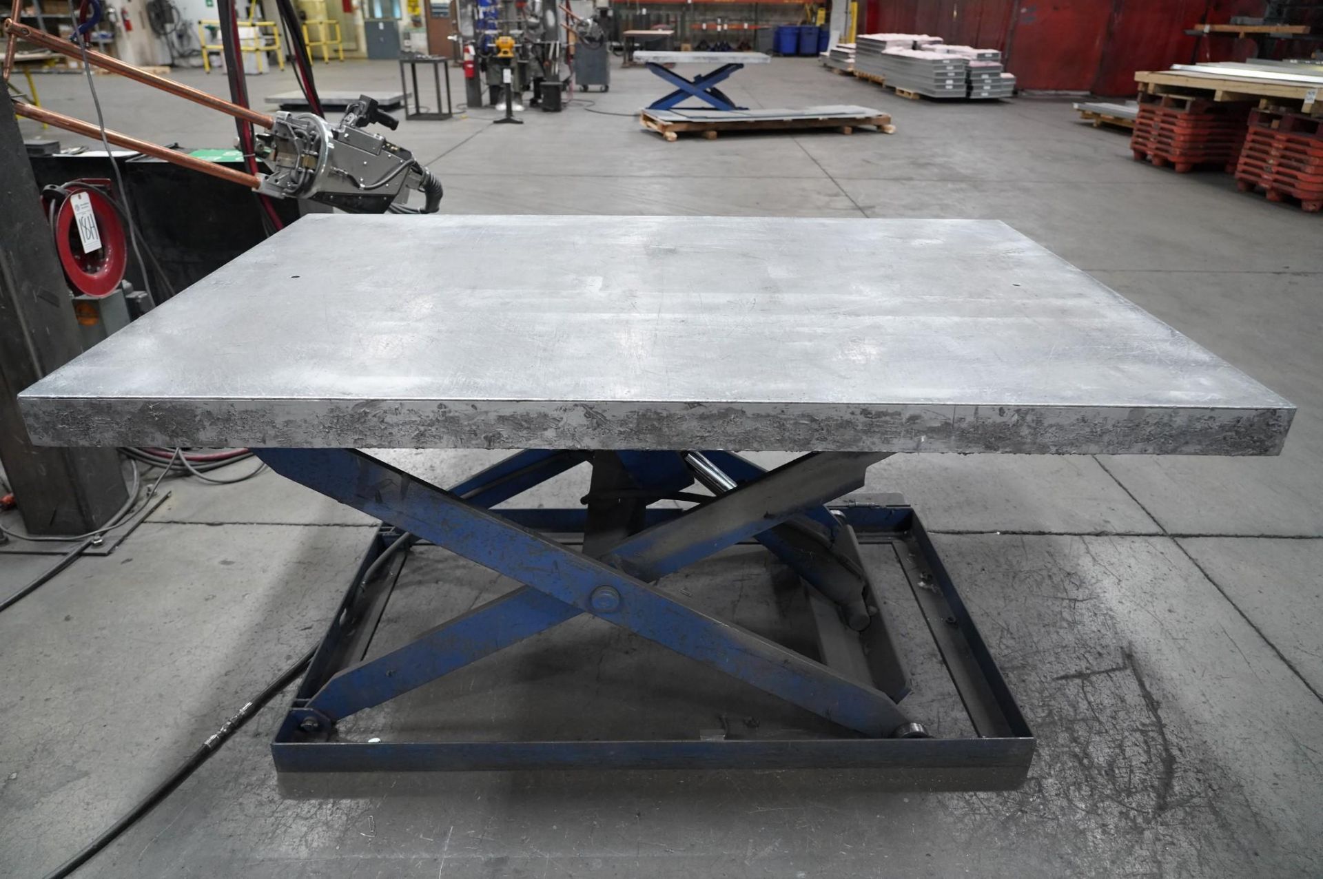 BLUE GIANT HYDRAULIC LIFT TABLE - Image 3 of 6