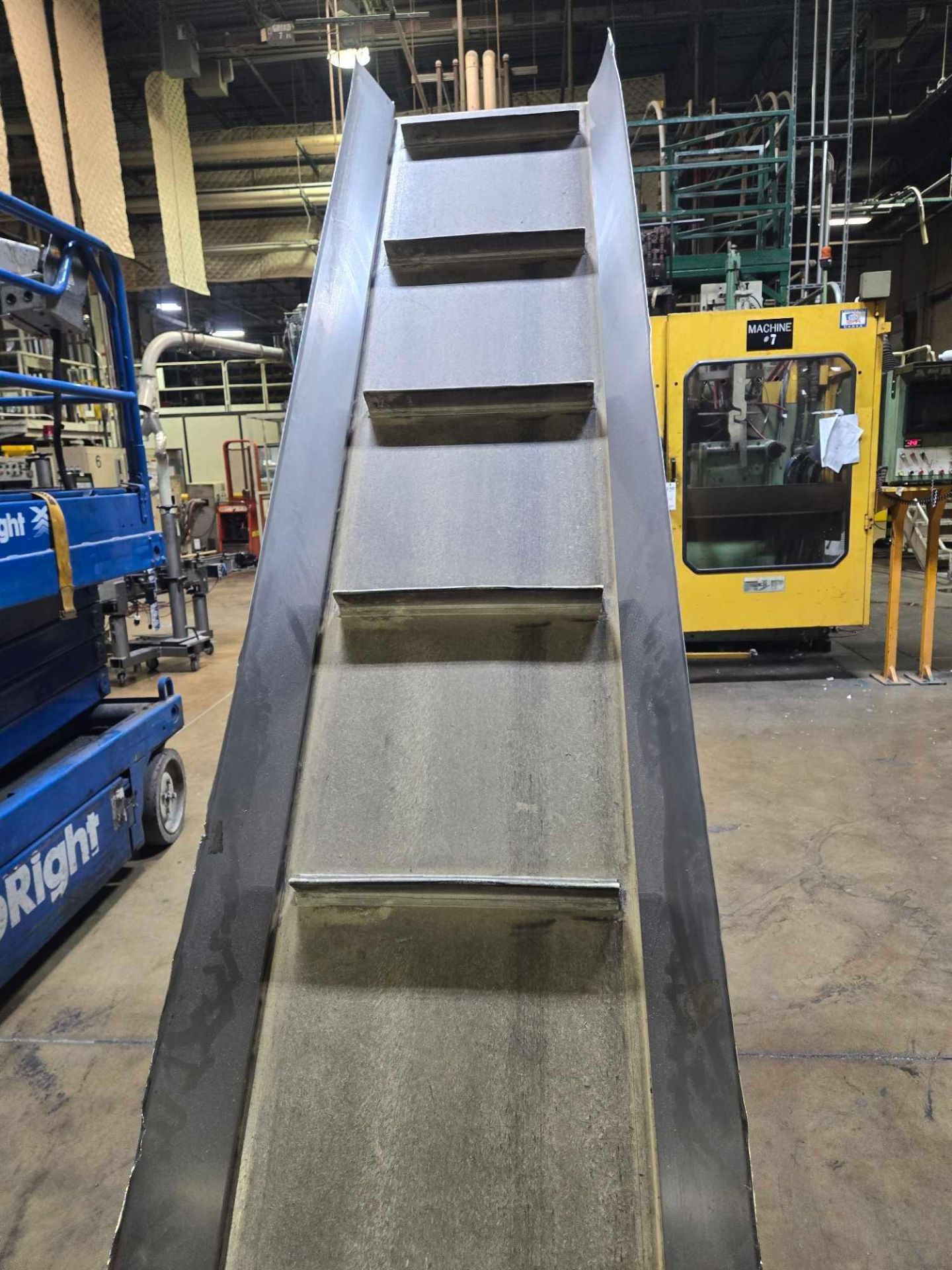 CLEATED INCLINE CONVEYOR - Image 3 of 6