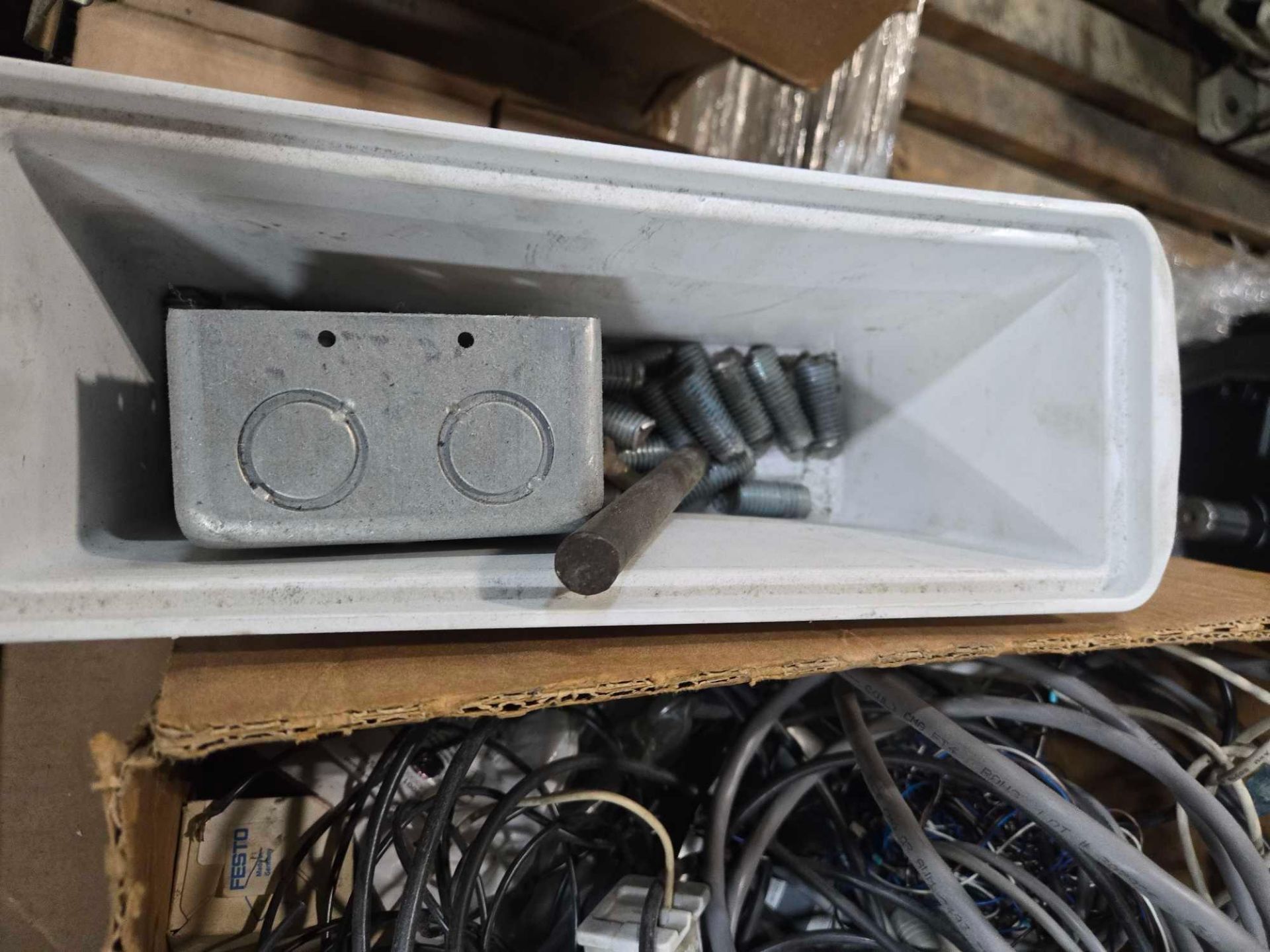 MULTIPLE PALLETS OF ELECTRICAL COMPONENTS - Image 8 of 15