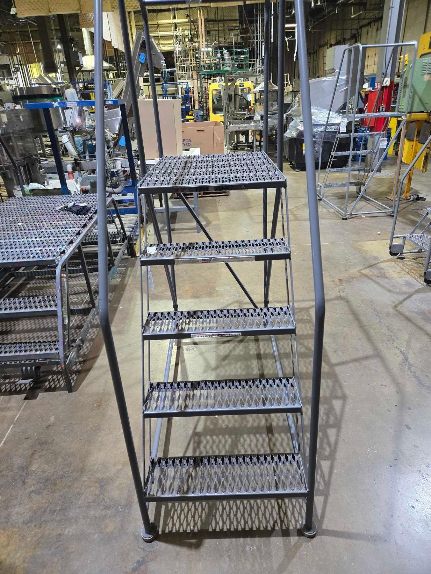 METAL STAIRS 50" HEIGHT - Image 3 of 6