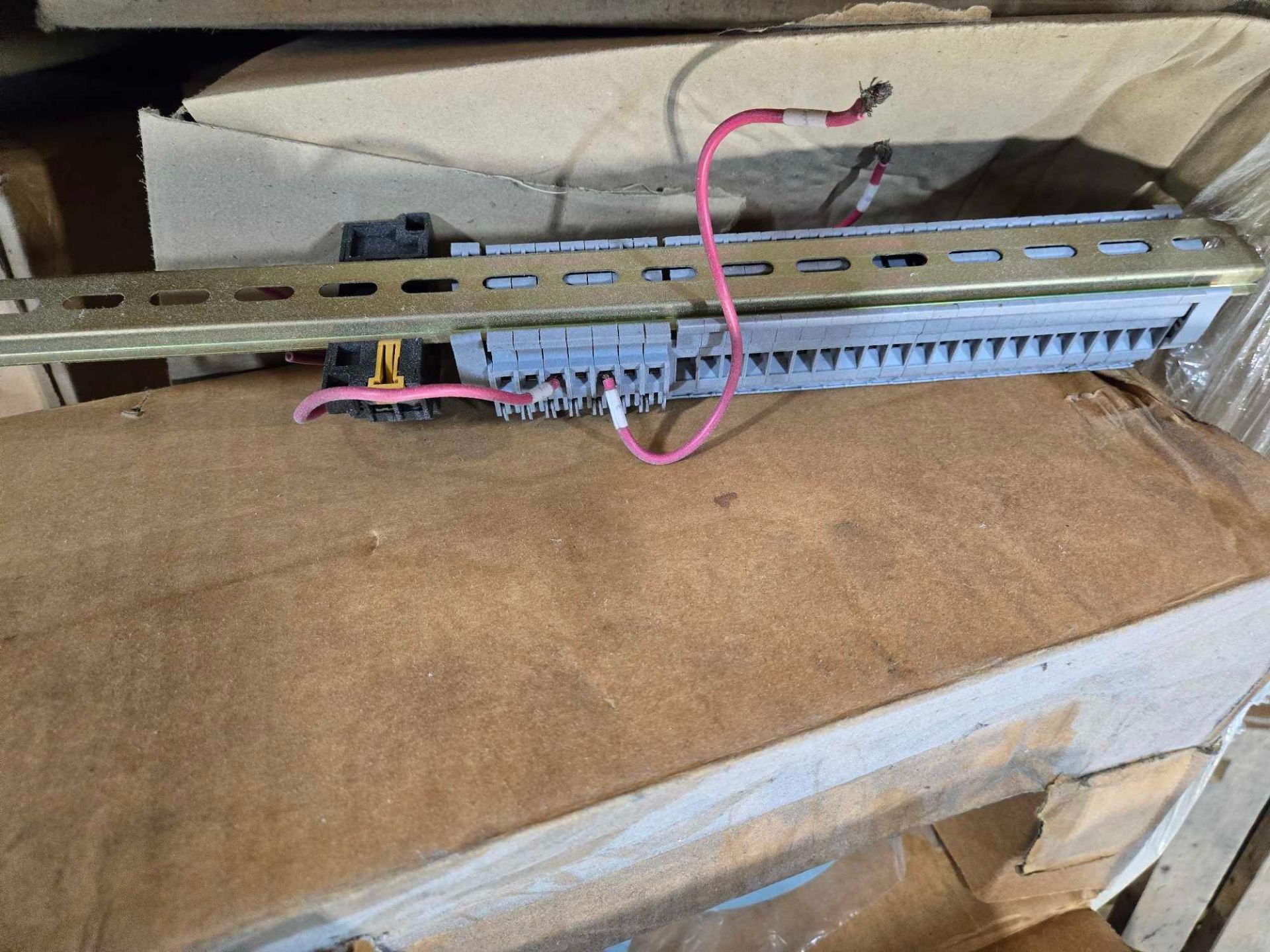 MULTIPLE PALLETS OF ELECTRICAL COMPONENTS - Image 7 of 15