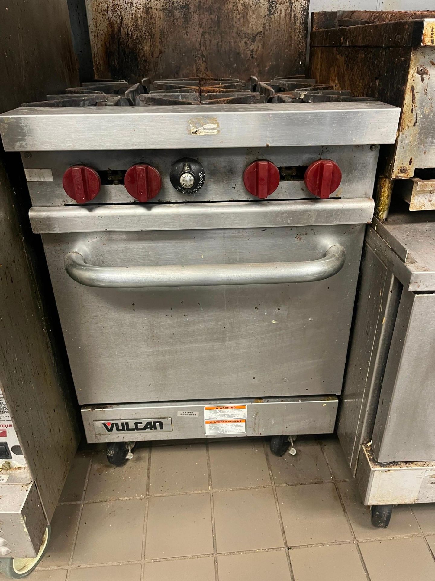 VULCAN- 4 BURNER RANGE WITH OVEN