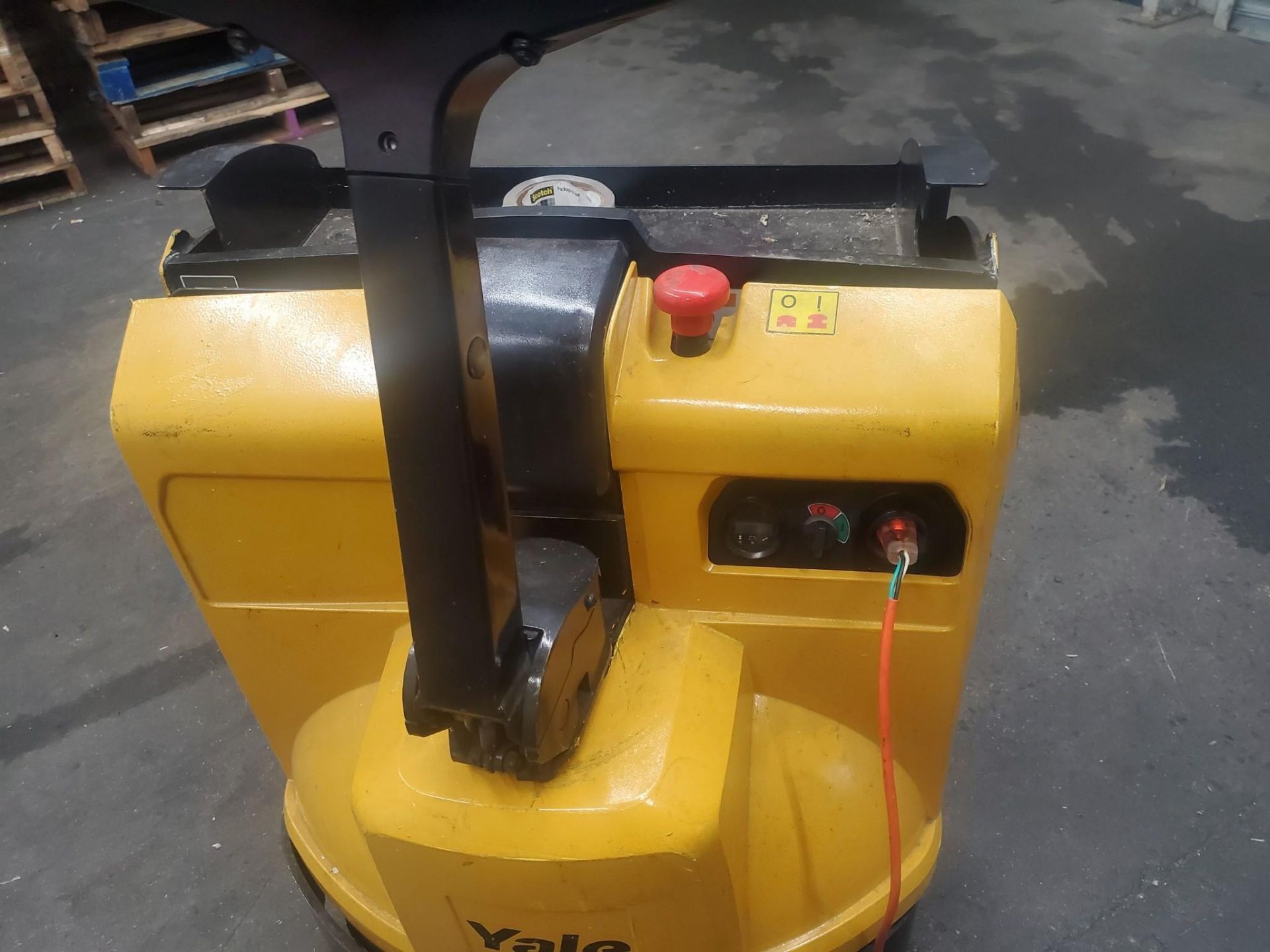 YALE ELECTRIC PALLET JACK - Image 3 of 7