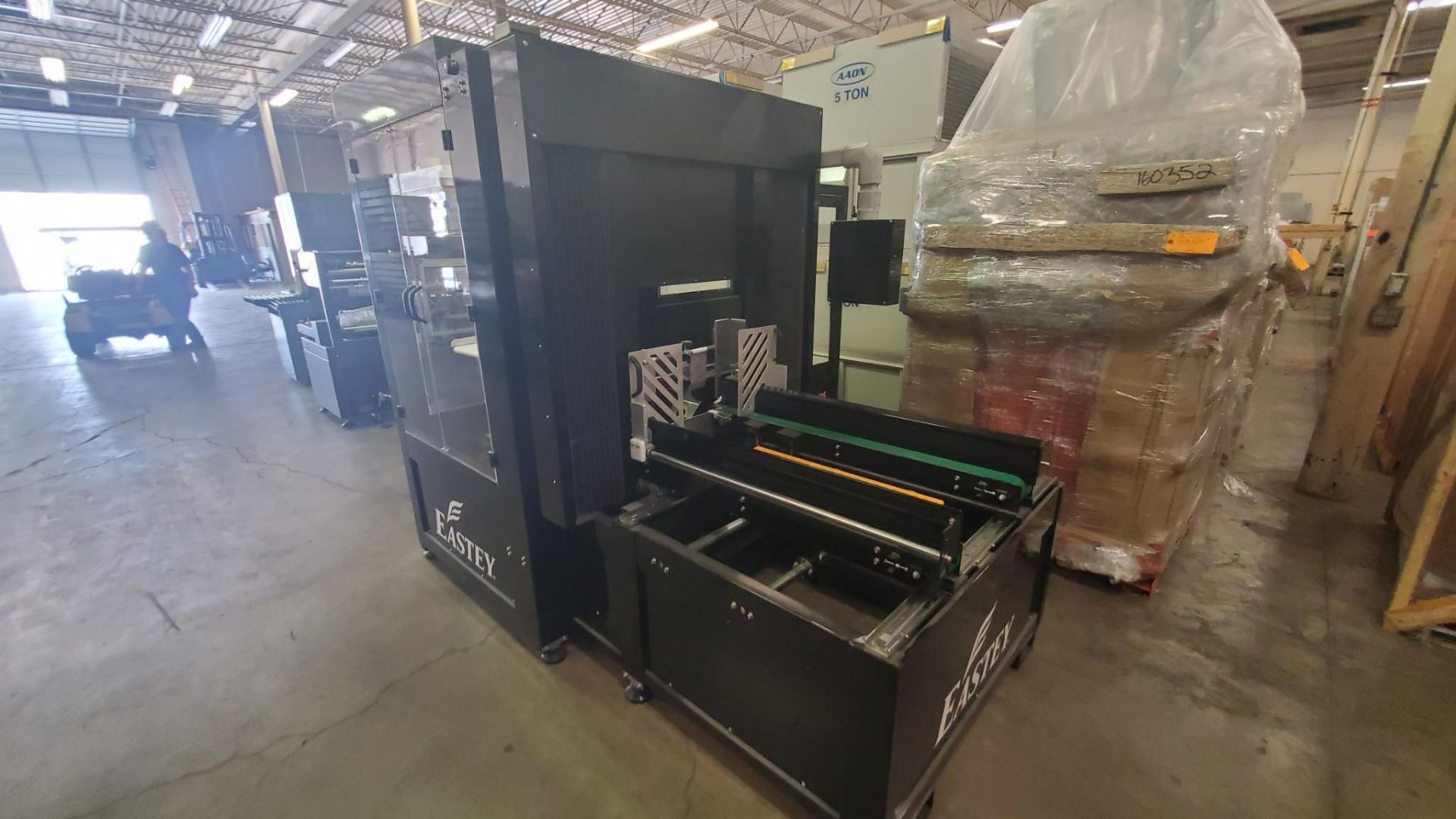 EASTEY ERX-15 CASE ERECTOR, 2021 - WITH CONVEYOR - Image 3 of 10