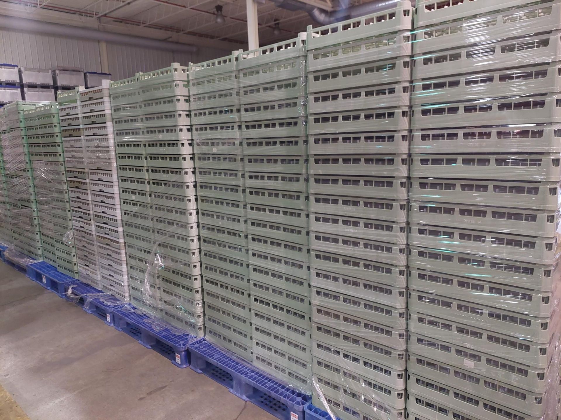 PLASTIC TRAYS APPROX. X14 FULL PALLETS #1 - Image 3 of 9