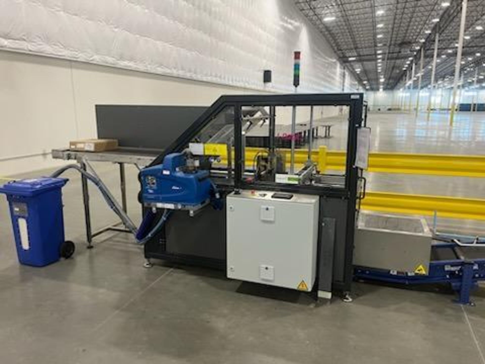 SEALED AIR I-PACK VOID REDUCTION SYSTEM, 2022 - NEVER USED, WITH TRAY ERECTOR & NORDSON GLUE SYSTEM - Bild 3 aus 7