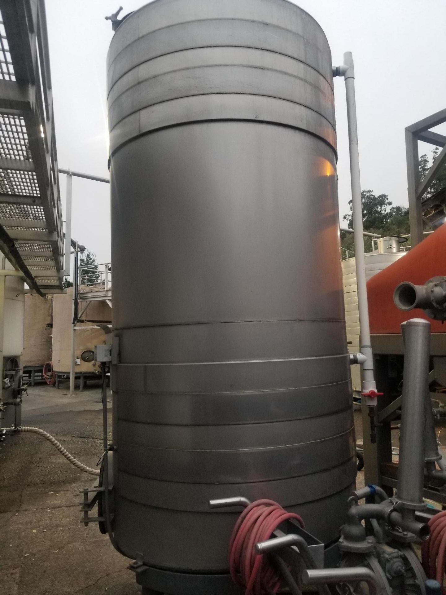 1,485 GALLON STAINLESS TANK