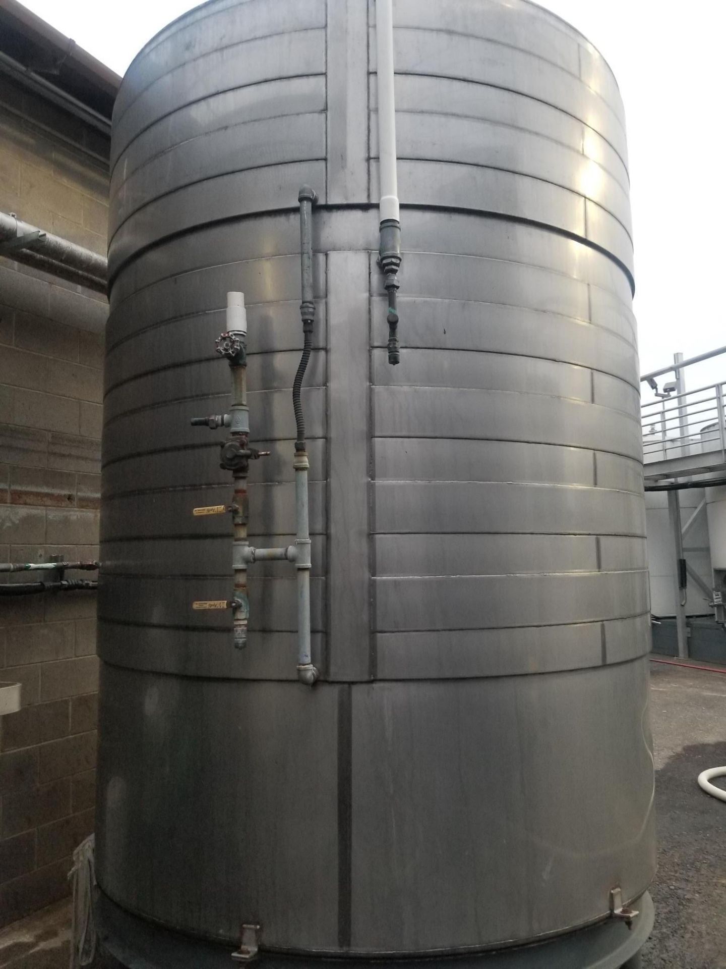 3,092 GALLON STAINLESS TANK. - Image 3 of 4