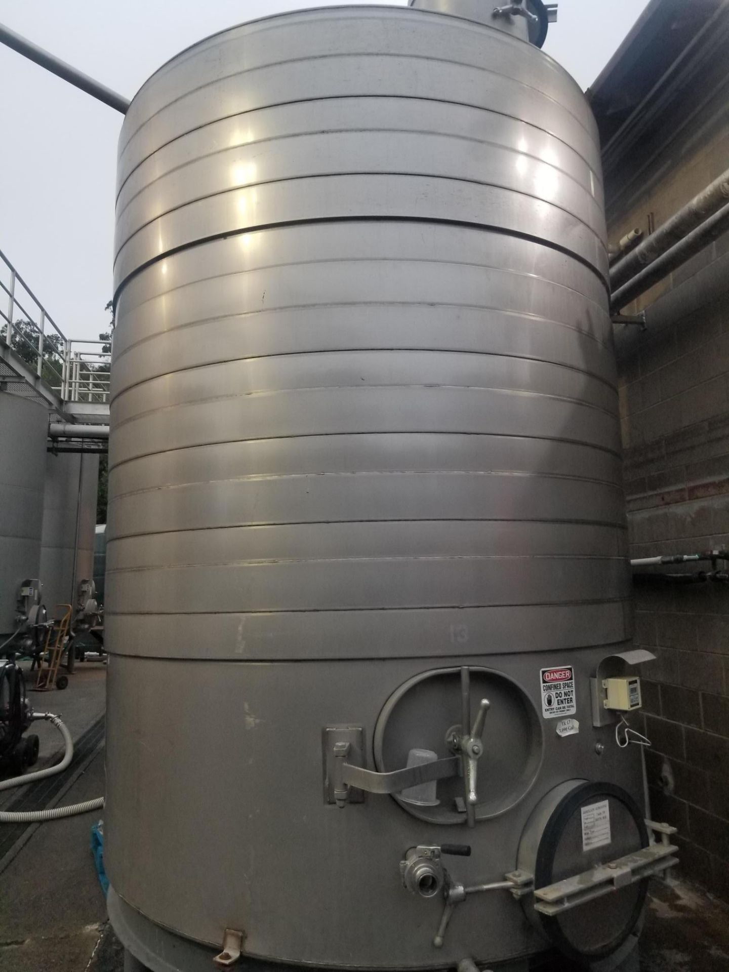 3,092 GALLON STAINLESS TANK. - Image 2 of 4