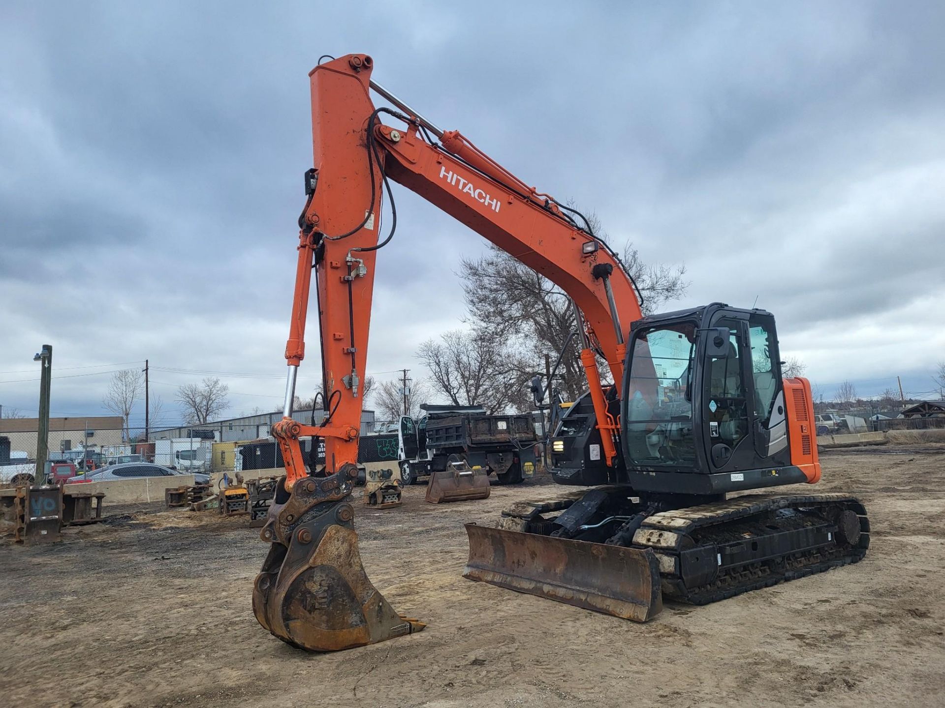 2015 HITACHI ZX135 US-5N EXCAVATOR WITH BLADE