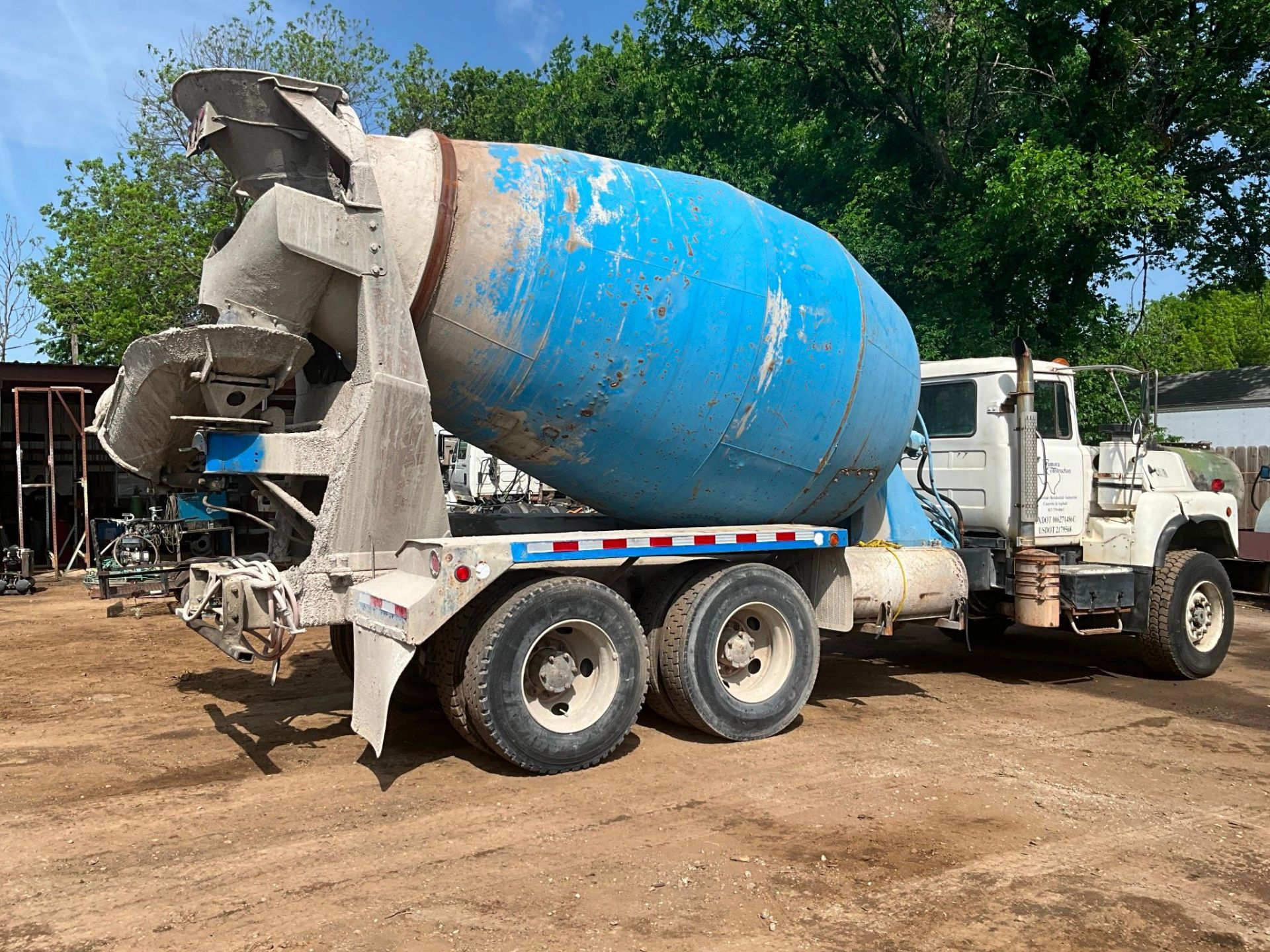 1999 MACK MIXER TRUCK MODEL DM690S - Image 4 of 29