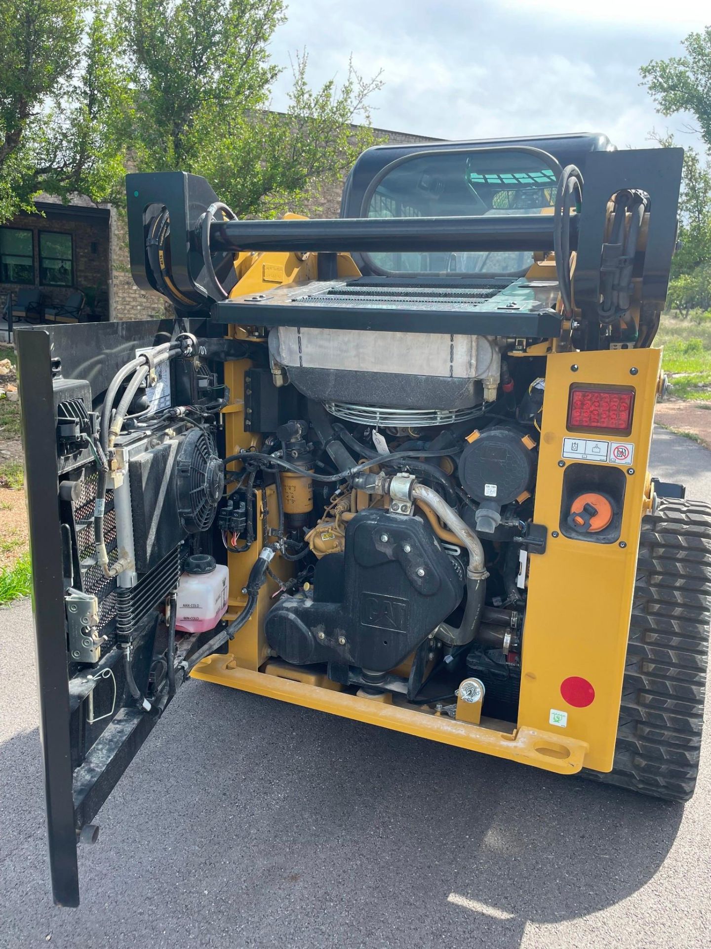 CAT 249D3 SKID STEER, 2023 – 6 HOURS STILL UNDER WARRANTY - Image 10 of 11