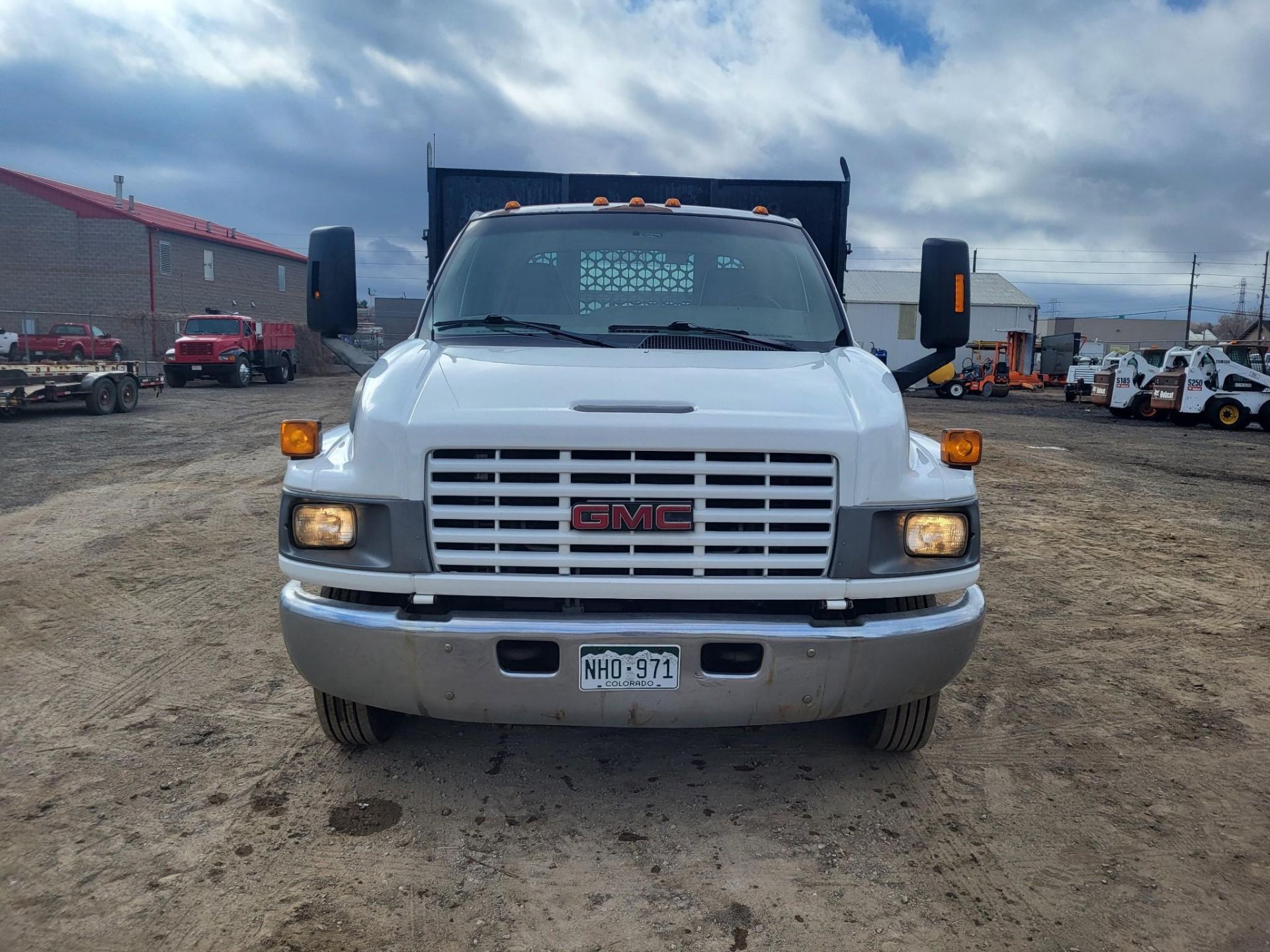 2004 GMC TOPKICK C6500 22' STAKE BED TRUCK - Image 2 of 17