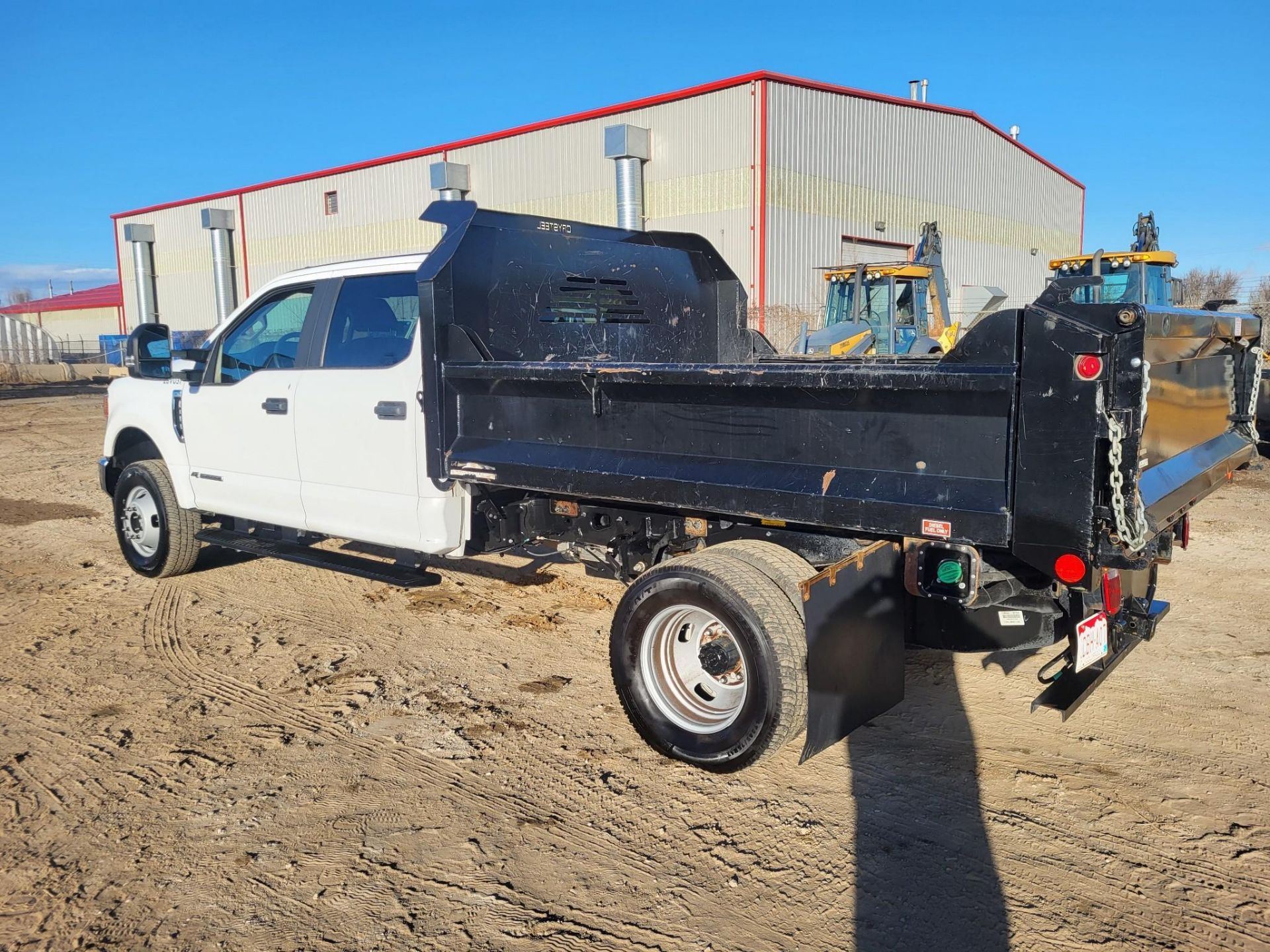 2021 FORD F350 CREW CAB DUALLY DIESEL FLATBED DUMP TRUCK 19,500 MILES! - Image 11 of 37