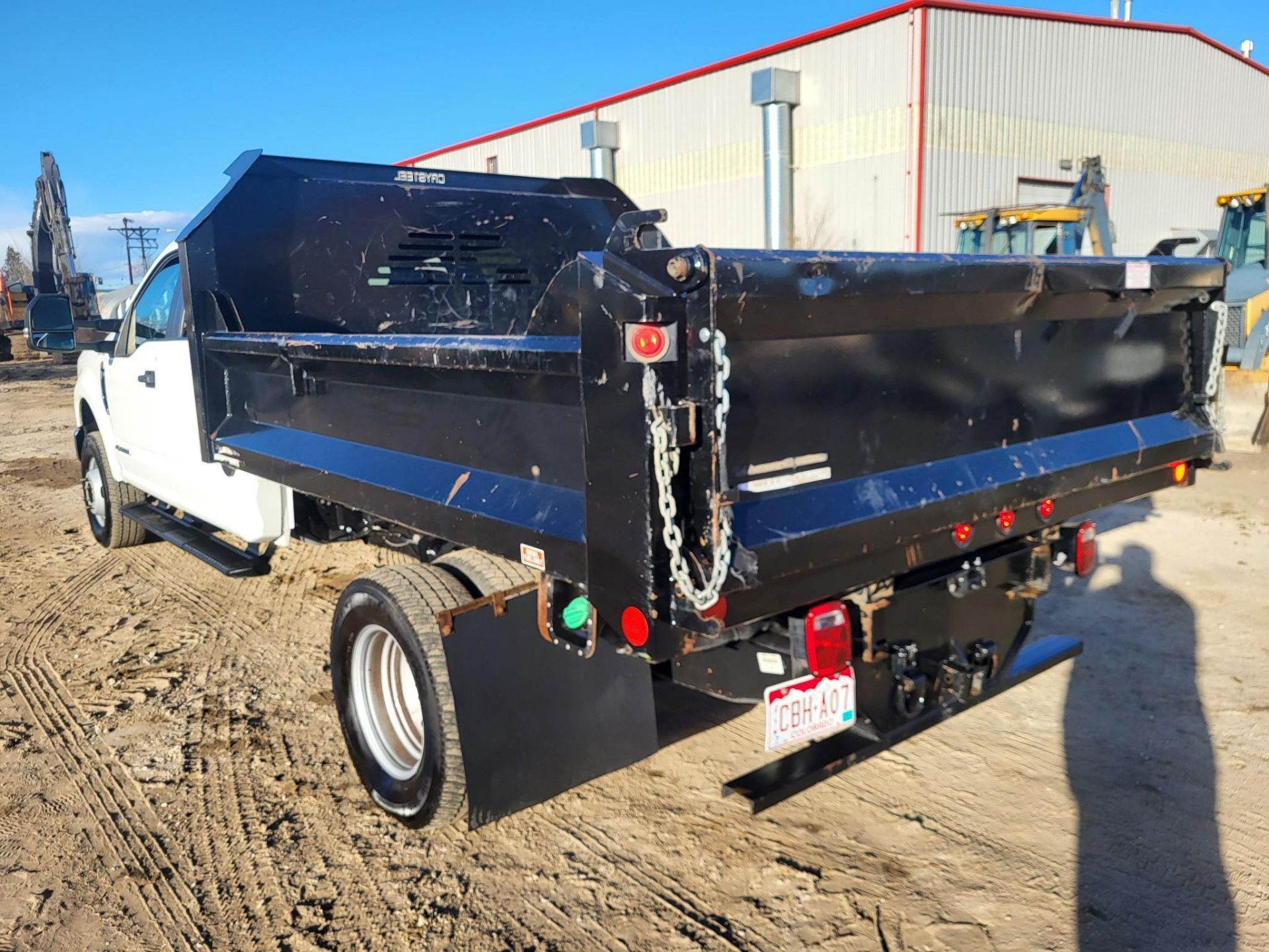 2021 FORD F350 CREW CAB DUALLY DIESEL FLATBED DUMP TRUCK 19,500 MILES! - Image 10 of 37