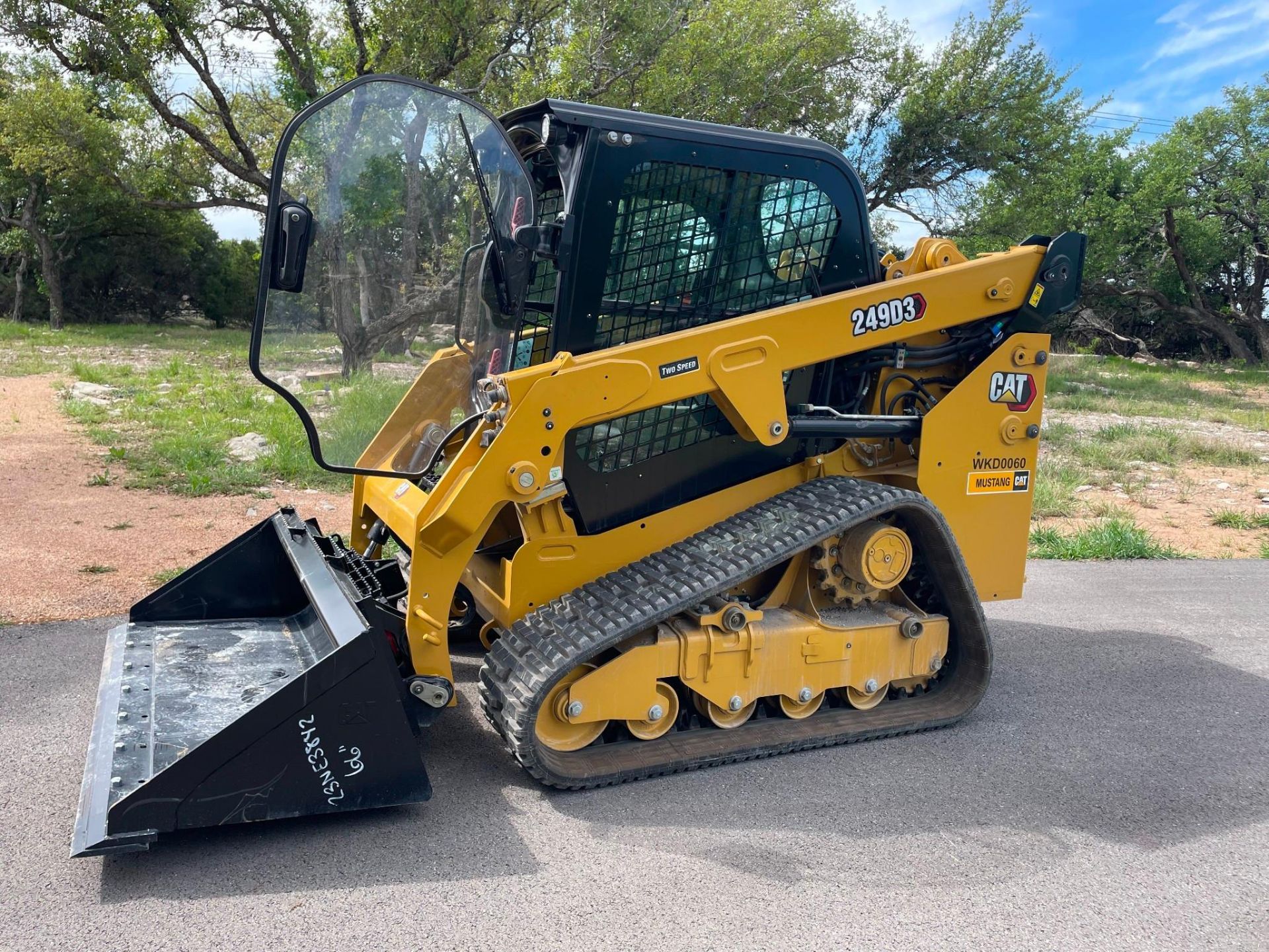 CAT 249D3 SKID STEER, 2023 – 6 HOURS STILL UNDER WARRANTY - Image 2 of 11