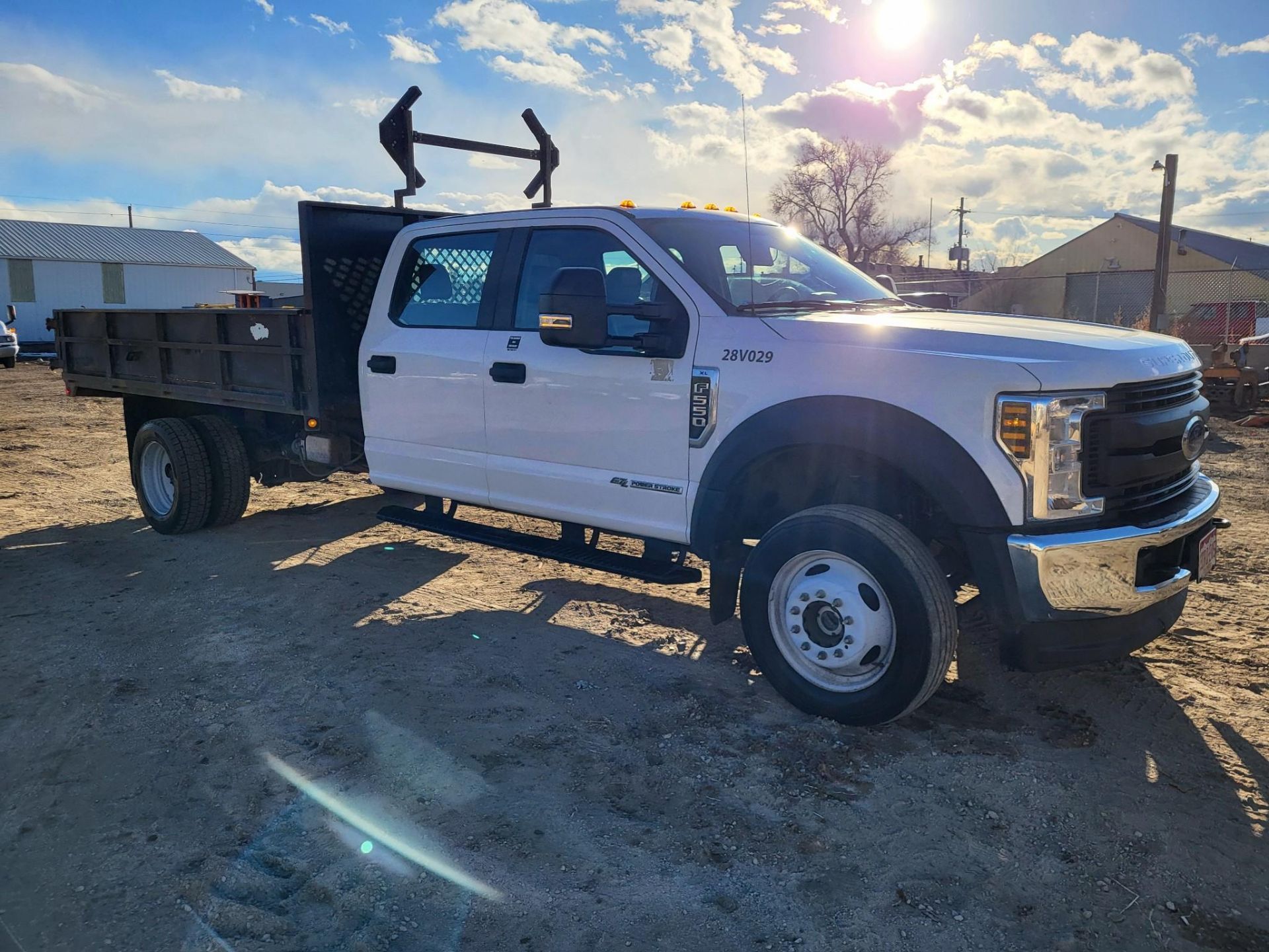 2019 FORD F550 CREW CAB DIESEL DUALLY DUMP TRUCK 31,872 MILES - Image 5 of 34
