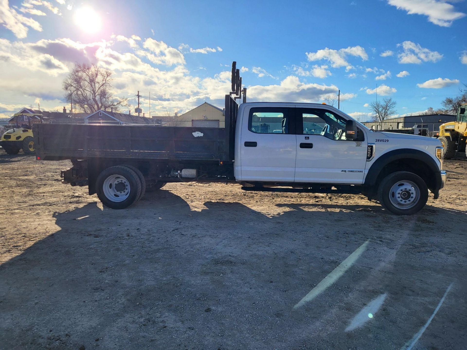 2019 FORD F550 CREW CAB DIESEL DUALLY DUMP TRUCK 31,872 MILES - Image 6 of 34