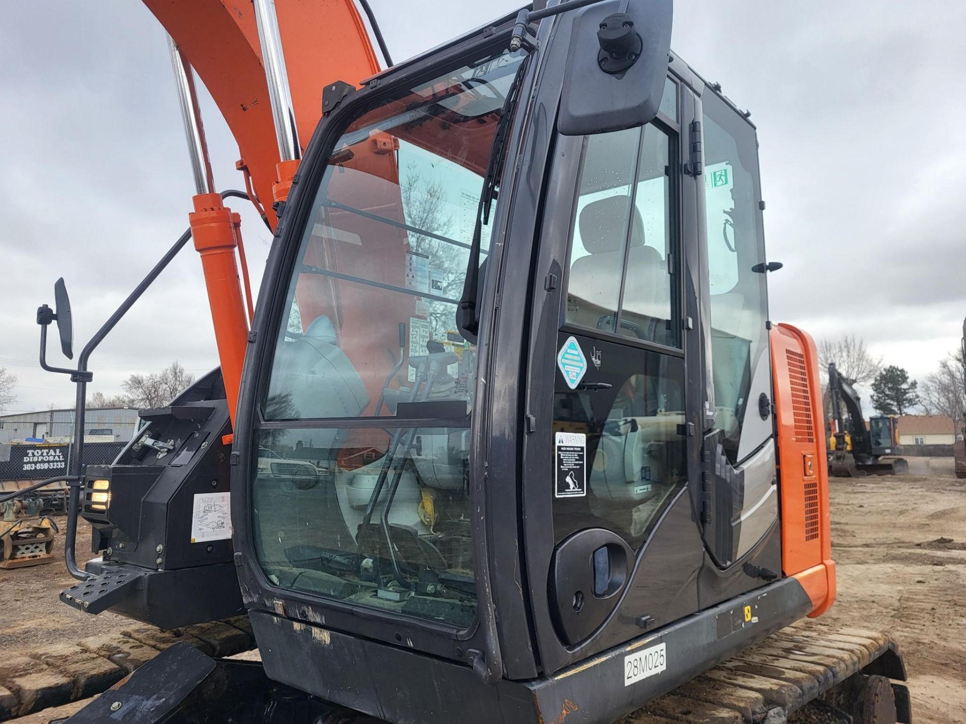 2015 HITACHI ZX135 US-5N EXCAVATOR WITH BLADE - Image 18 of 31