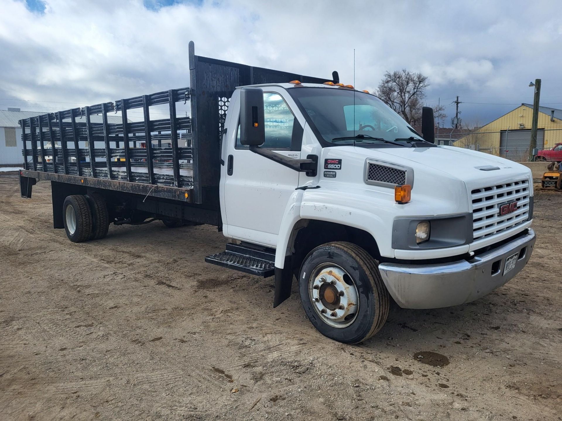 2004 GMC TOPKICK C6500 22' STAKE BED TRUCK - Image 3 of 17