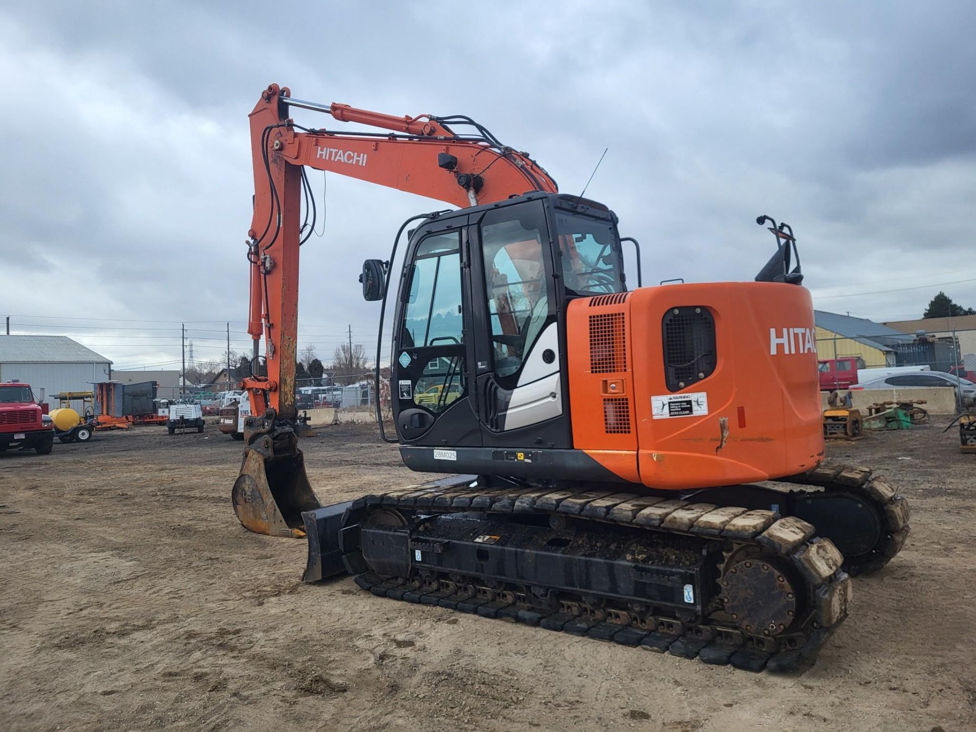 2015 HITACHI ZX135 US-5N EXCAVATOR WITH BLADE - Image 3 of 31