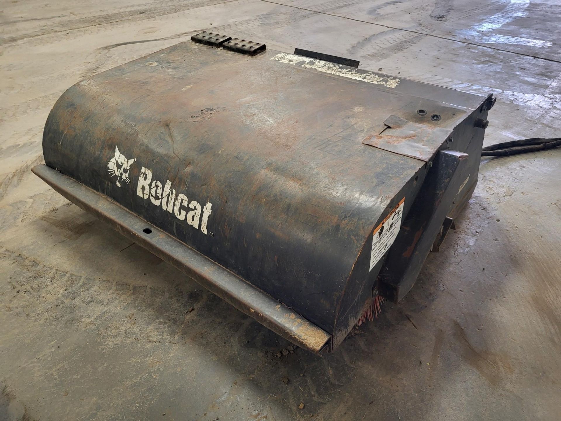 2015 BOBCAT SWEEPER BUCKET 60" SWEEPER ATTACHMENT FOR SKID STEER - Image 4 of 6