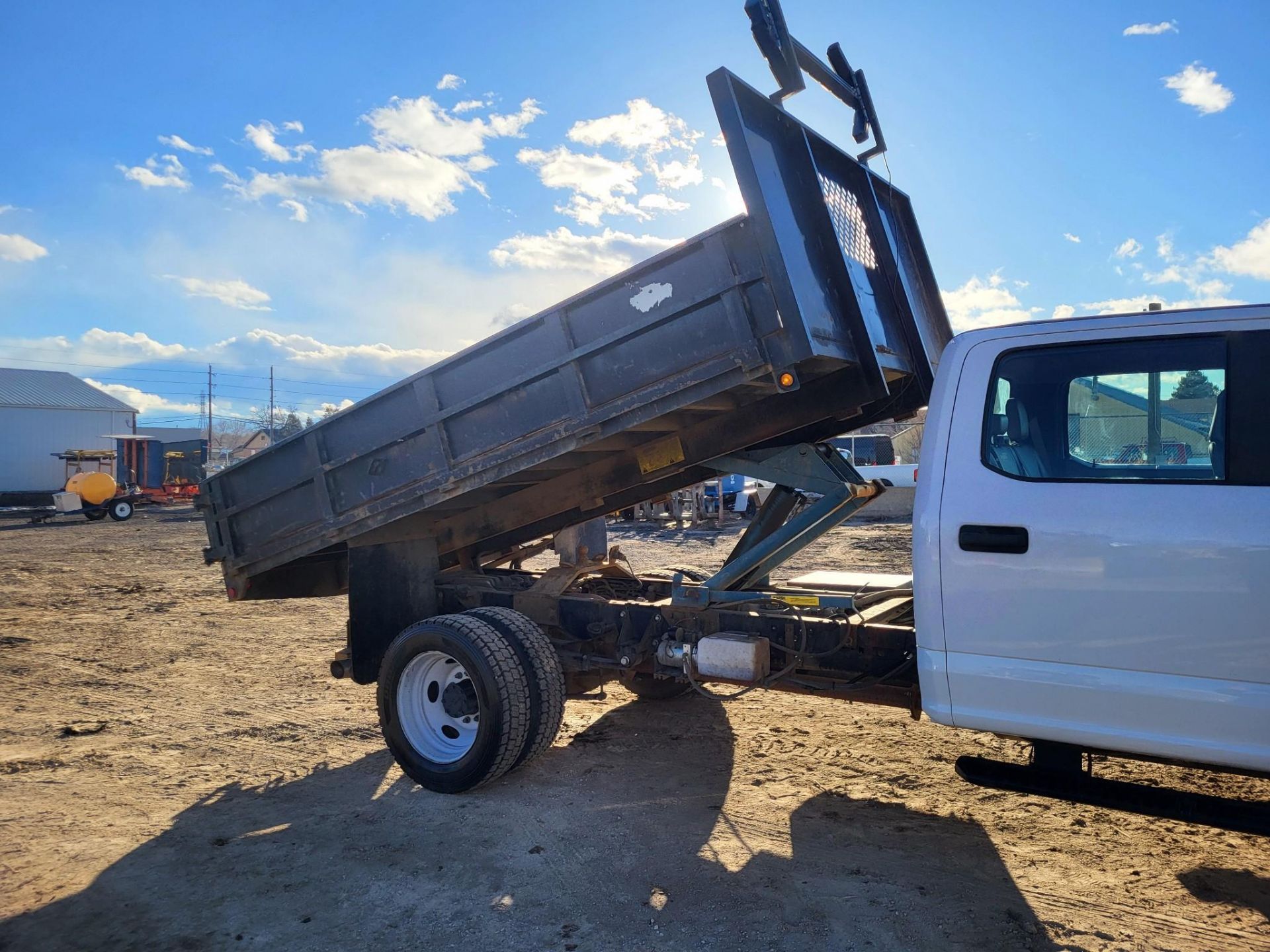 2019 FORD F550 CREW CAB DIESEL DUALLY DUMP TRUCK 31,872 MILES - Image 32 of 34