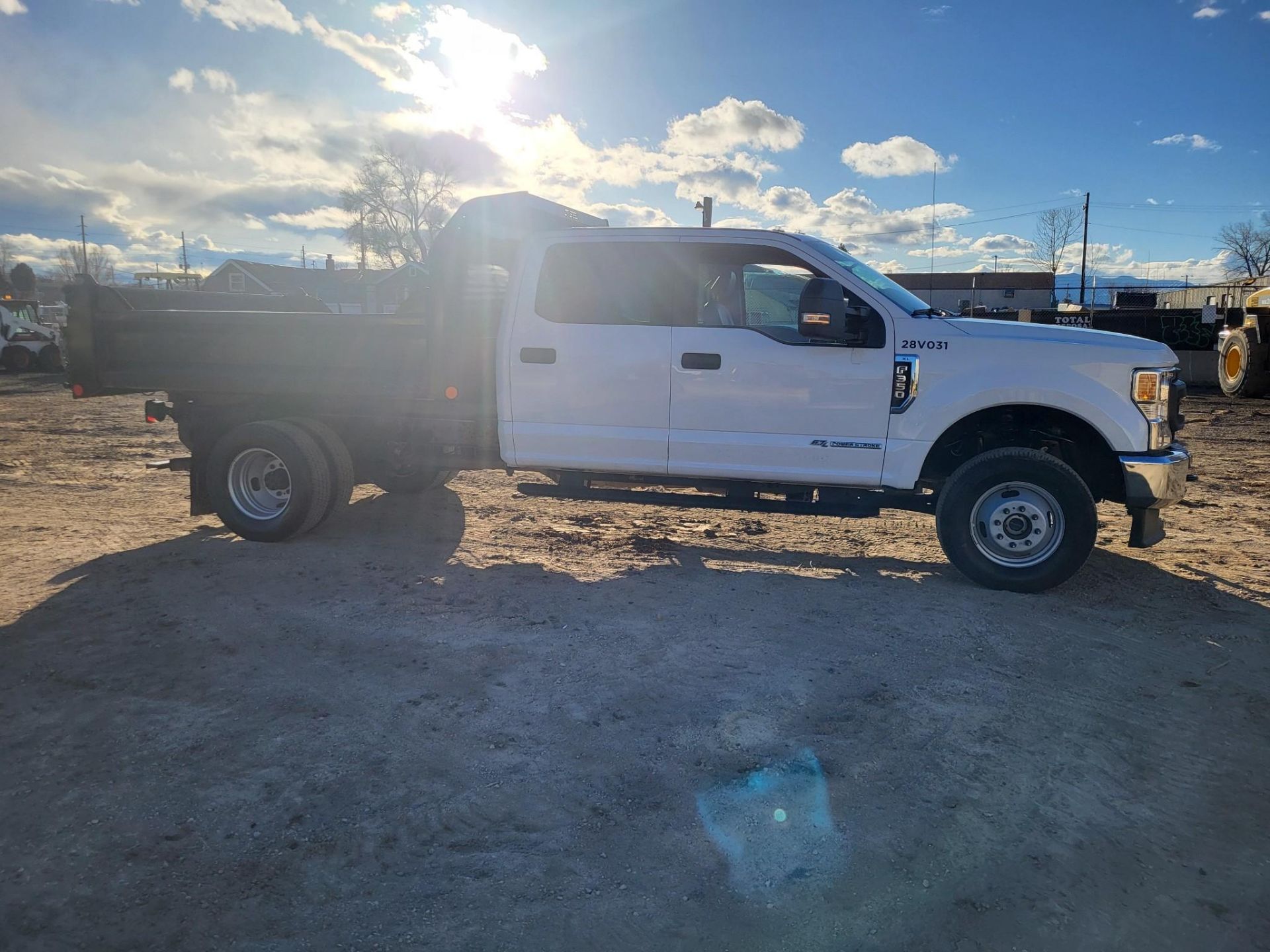 2021 FORD F350 CREW CAB DUALLY DIESEL FLATBED DUMP TRUCK 19,500 MILES! - Image 6 of 37